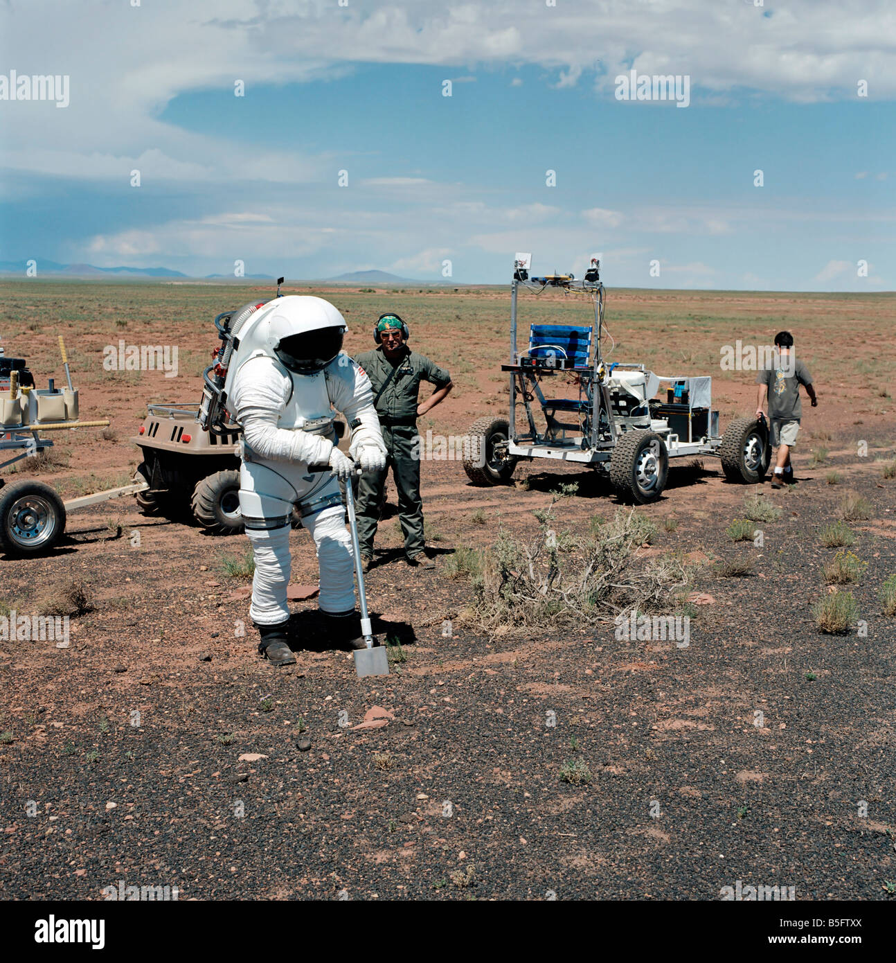 Vista adatta i soggetti di test e 1-G Lunar veicolo Rover. Foto Stock