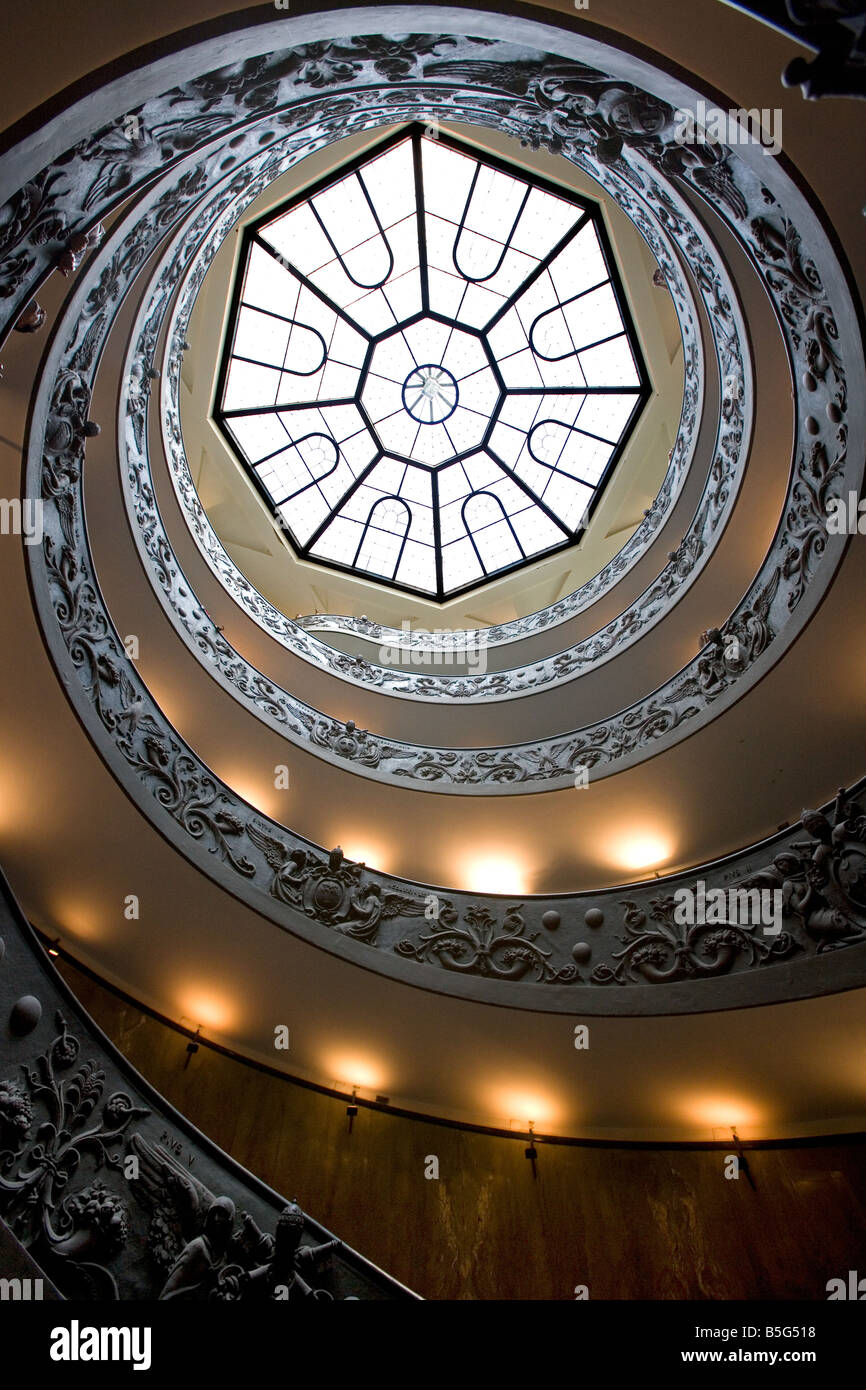 Scala a chiocciola Museo Vaticano Roma Italia Foto Stock