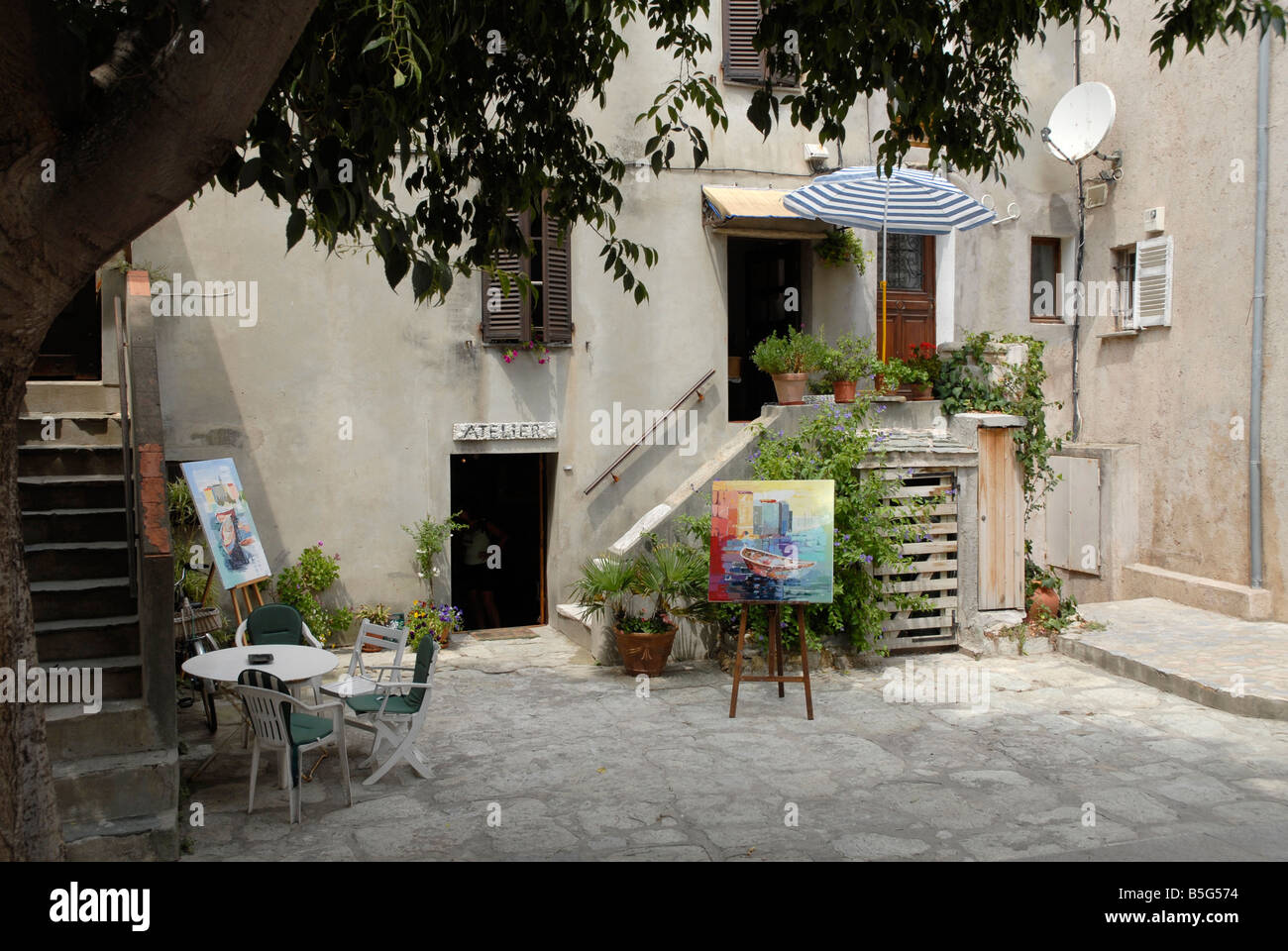 Galleria d'arte a mediterrainian città di Corte in Corsica del Nord Foto Stock