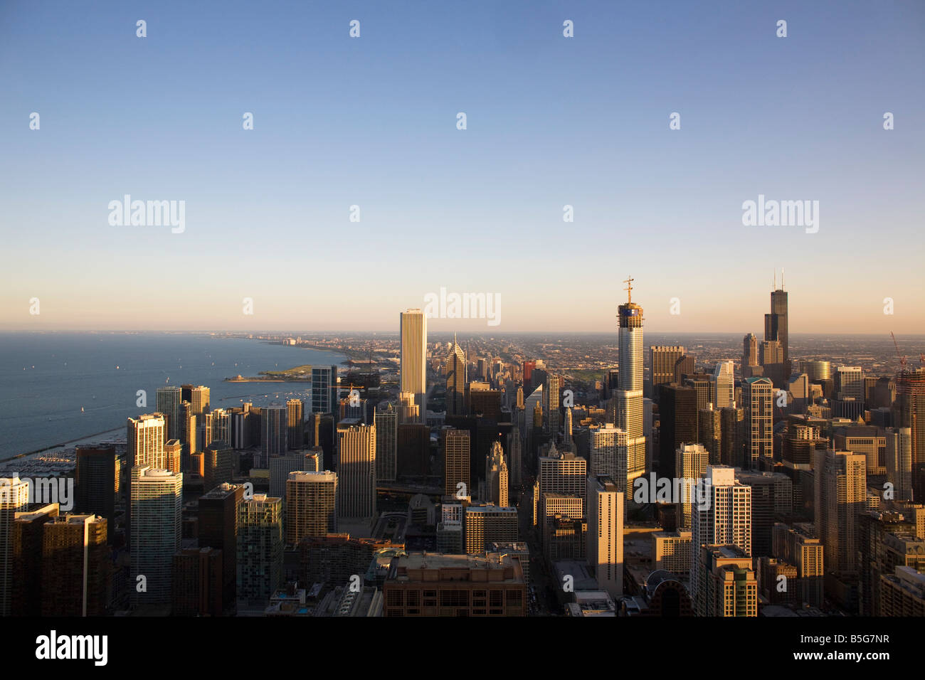 Una vista di Chicago del centro con il lago Michigan litorale da John Hancock Center observatory Foto Stock