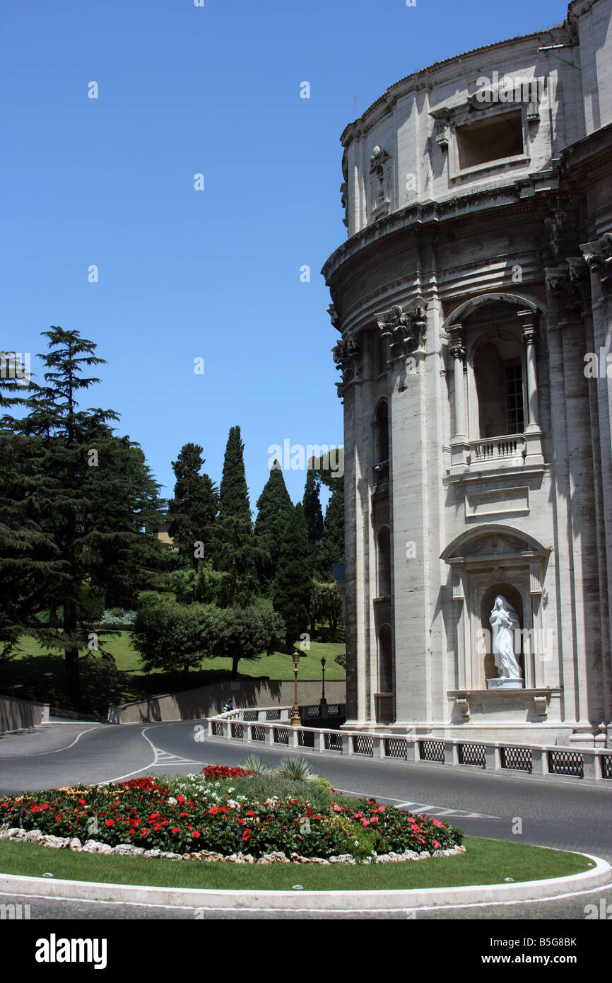 Parete della Basilica di San Pietro e Piazza Santa Marta, Città del Vaticano  Foto stock - Alamy