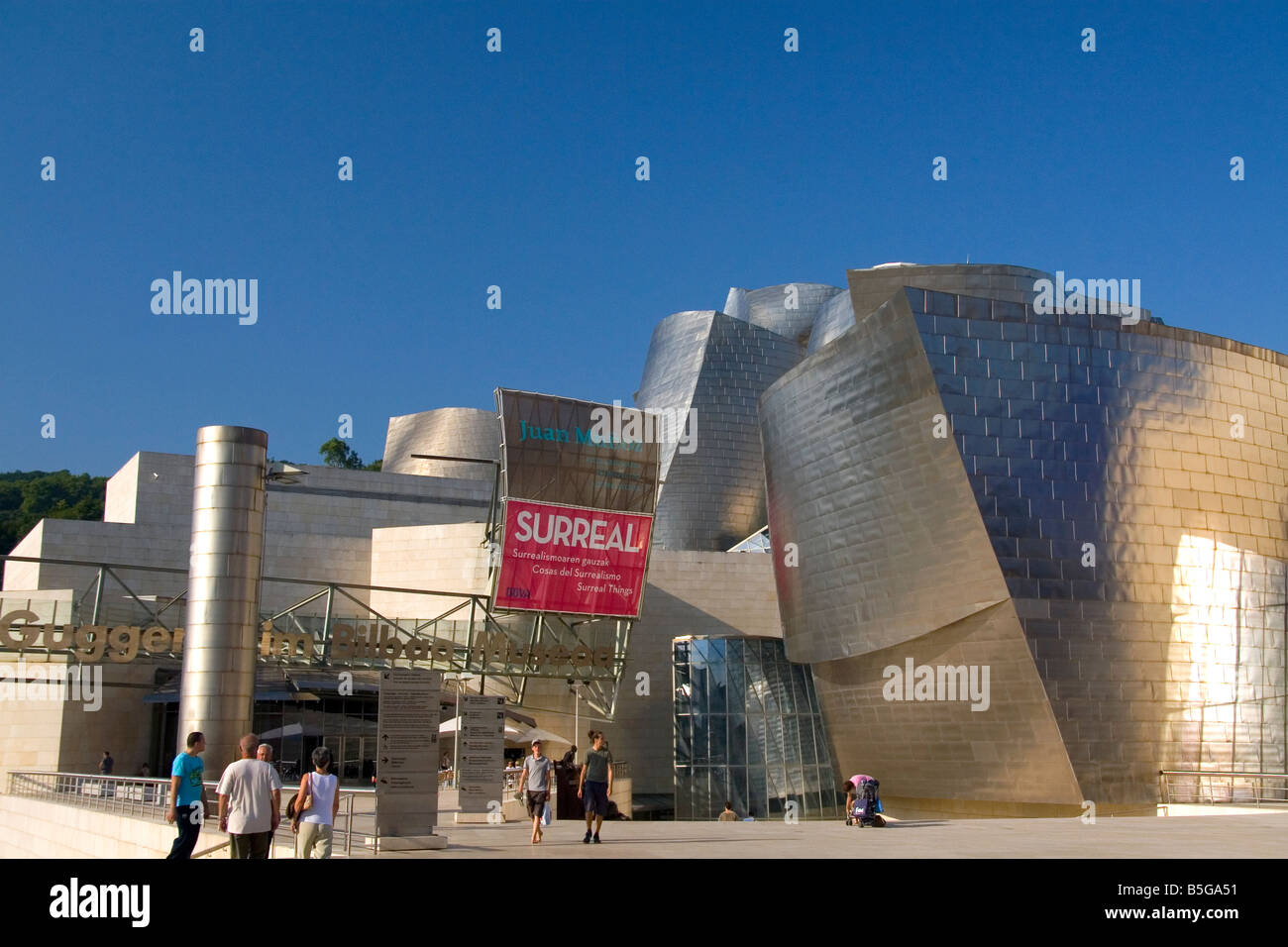 Il Museo Guggenheim nella città di Bilbao Biscay Paesi baschi Spagna settentrionale Foto Stock