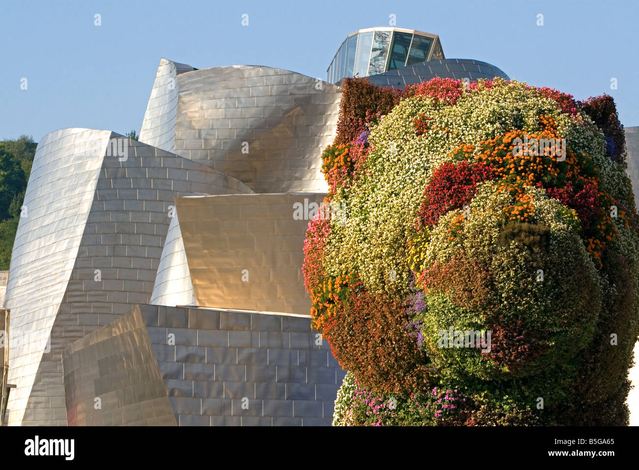 Il Cucciolo di fronte al Museo Guggenheim nella città di Bilbao Biscay Paesi baschi Spagna settentrionale Foto Stock