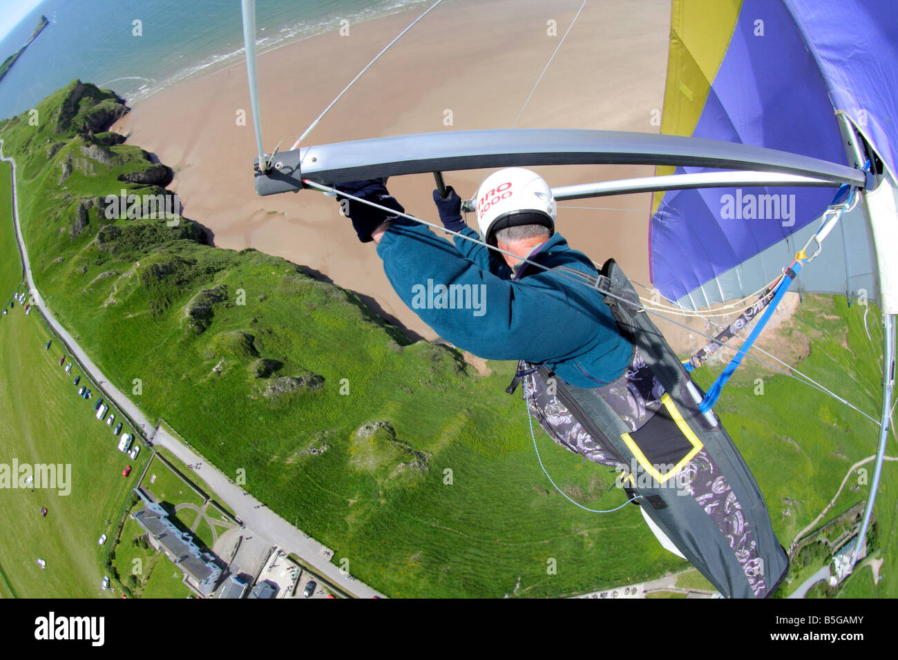 Deltaplano su Rhossili Bay sulla Penisola di Gower in Wales UK Foto Stock