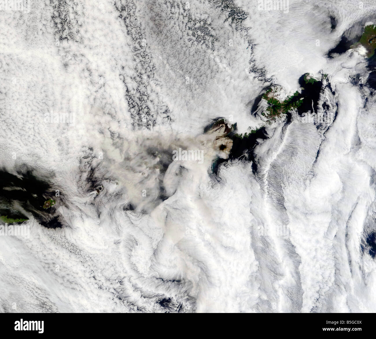 3 agosto 2008 - pennacchio da Vulcano Okmok, isole Aleutian (mattina cavalcavia) a 22:45 UTC. Foto Stock