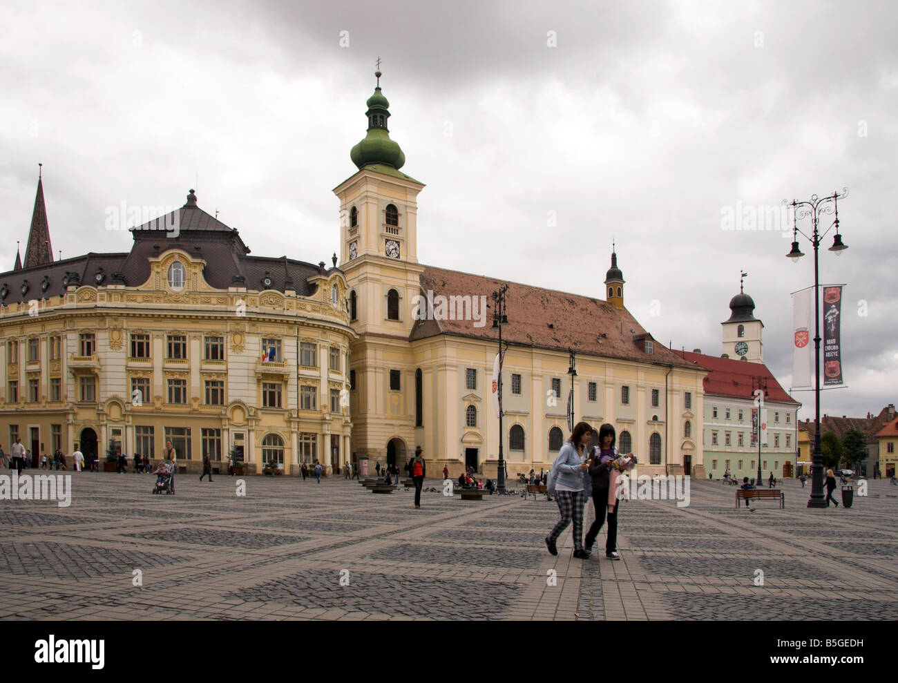 Chiesa cattolica romana, Piata Mare, Piazza Grande, Sibiu, Transilvania, Romania Foto Stock