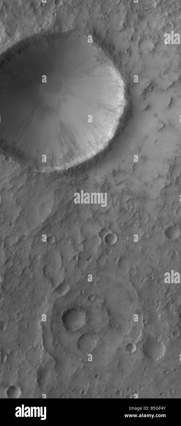 Un cratere da impatto su Marte. Foto Stock