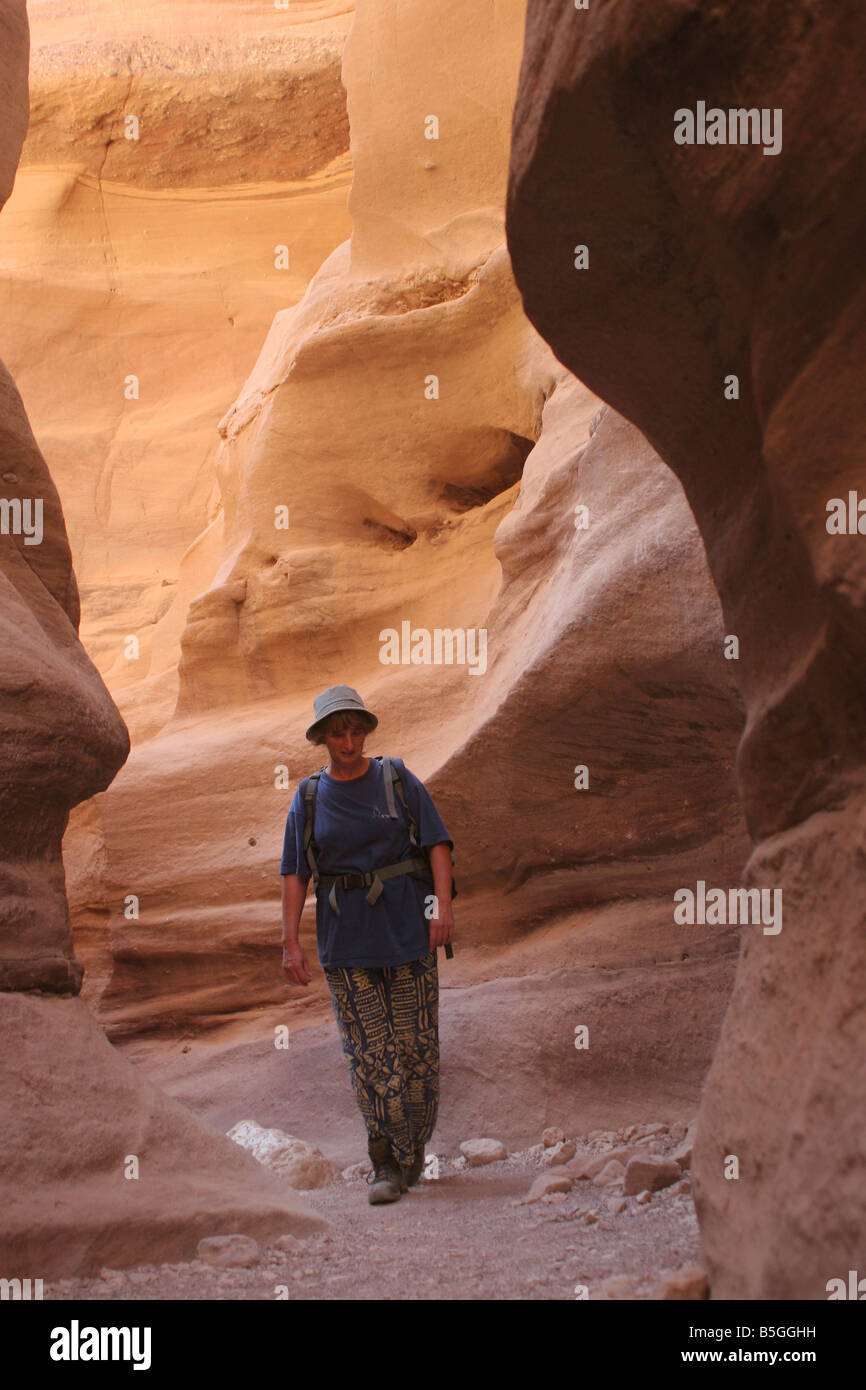 Israele viaggiatori al Red Canyon vicino a Eilat Foto Stock