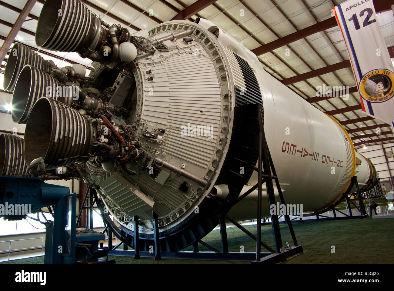 Motori del Saturn V rocket utilizzato in Apollo lunar missioni spaziali sul display a Johnson Space Center Foto Stock