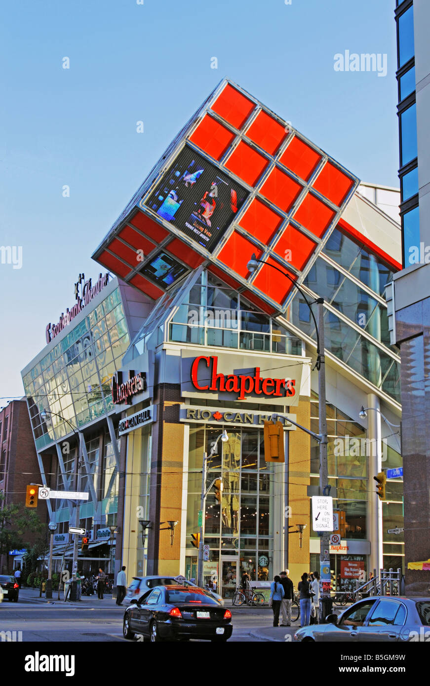 Folla nei pressi ScotiaBank Theatre durante 2008 Toronto International Film Festival Foto Stock