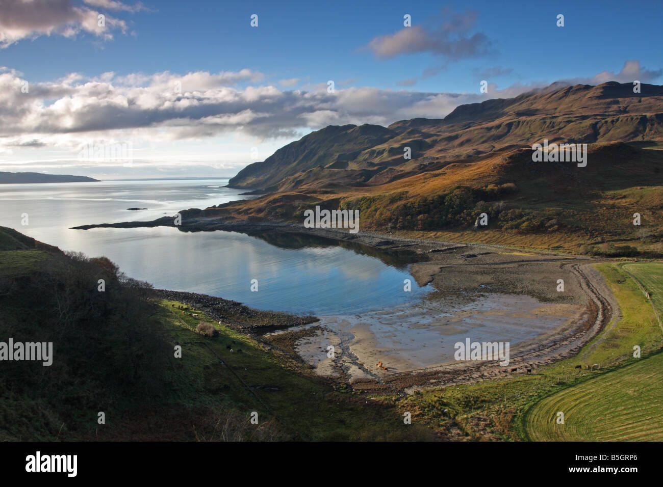 La costa meridionale della penisola a Ardnamurchan dalla baia di Camas nan Geall Scozia Scotland Foto Stock