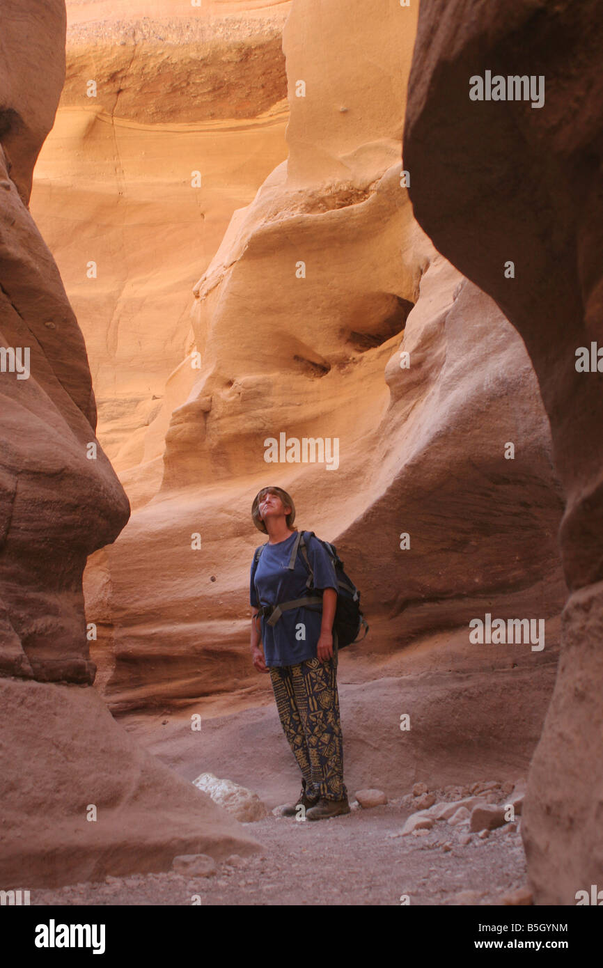 Israele viaggiatori al Red Canyon vicino a Eilat Foto Stock