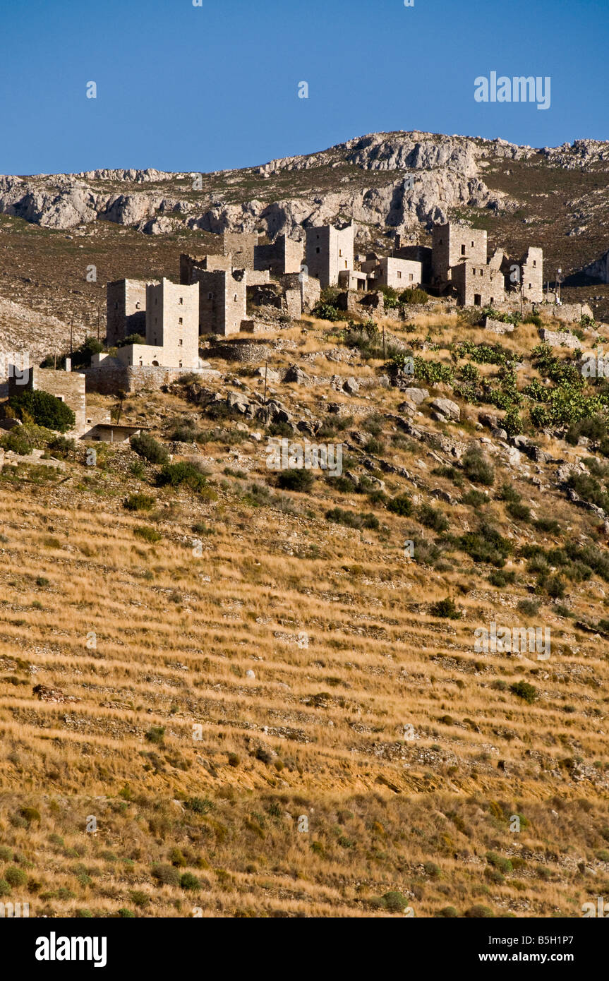 Il villaggio di Vathia e la sua torre in pietra ospita nel profondo di Mani, sud del Peloponneso, Grecia Foto Stock