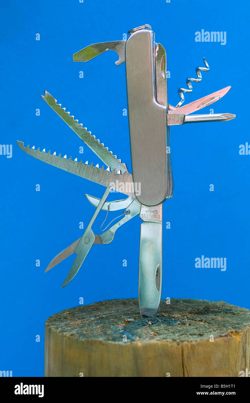 Copia cinese di un coltello svizzero in acciaio inossidabile Foto Stock