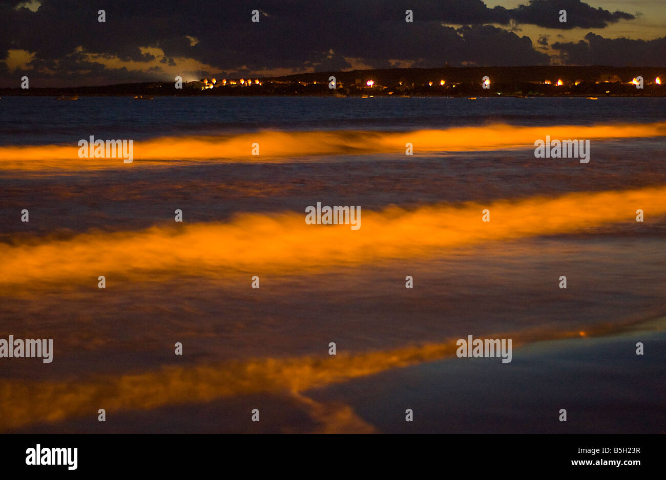 La visione notturna di Putzu Idu Beach, San Vero Milis, della penisola del Sinis, Sardegna, Italia Foto Stock