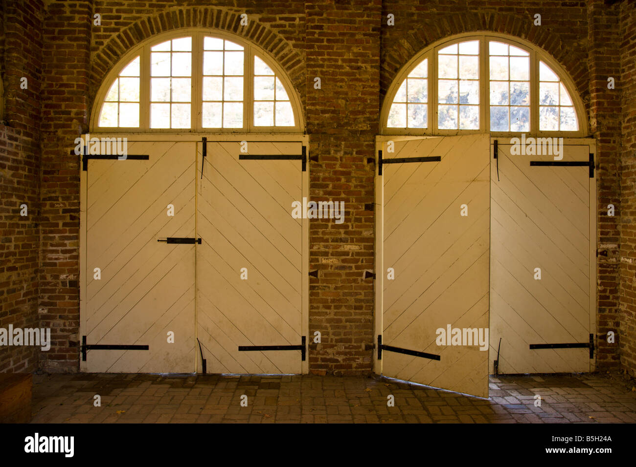 L'interno della John Brown's "Fort' in harpers Ferry, West Virginia, che mostra le porte ricostruito al motore casa 'fort'. Foto Stock