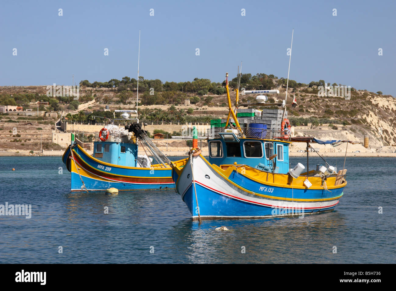 Luzzu " Pesca " Barche nel porto di Marsaxlokk, Malta. Foto Stock