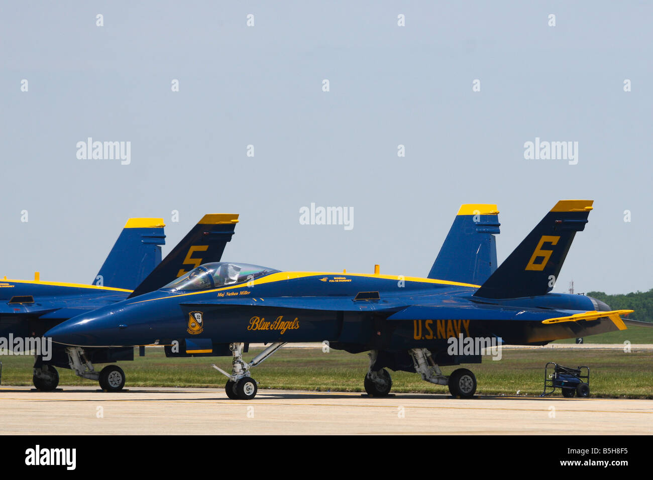 L'elite U.S. Navy Blue Angels a prepararsi per un pomeriggio di acrobazia aerea del 2008 a servizio comune Air Show in Maryland. Foto Stock