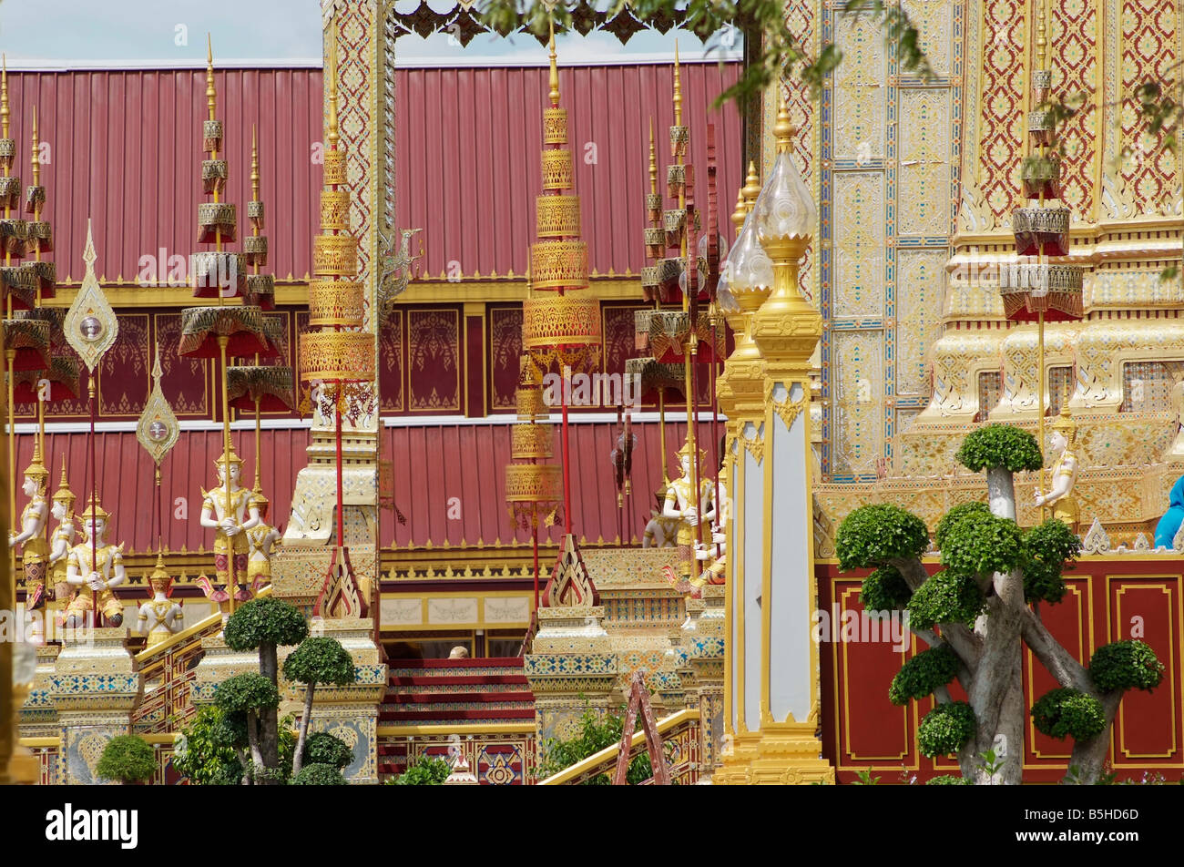 Il royal crematorio a Sanam Luang in Bangkok costruito nel 2008 per la cerimonia di cremazione di S.A.R. la Principessa Galyani Vadhana Foto Stock