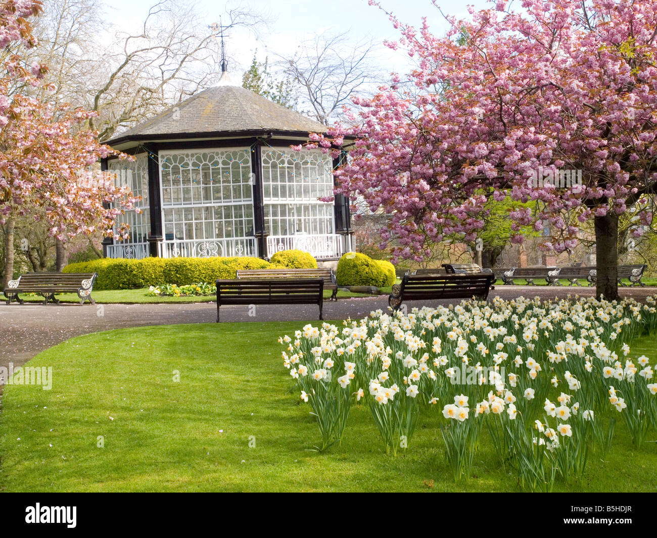Il bandstand in primavera, nel parco del castello di Nottingham Nottinghamshire England Regno Unito Foto Stock