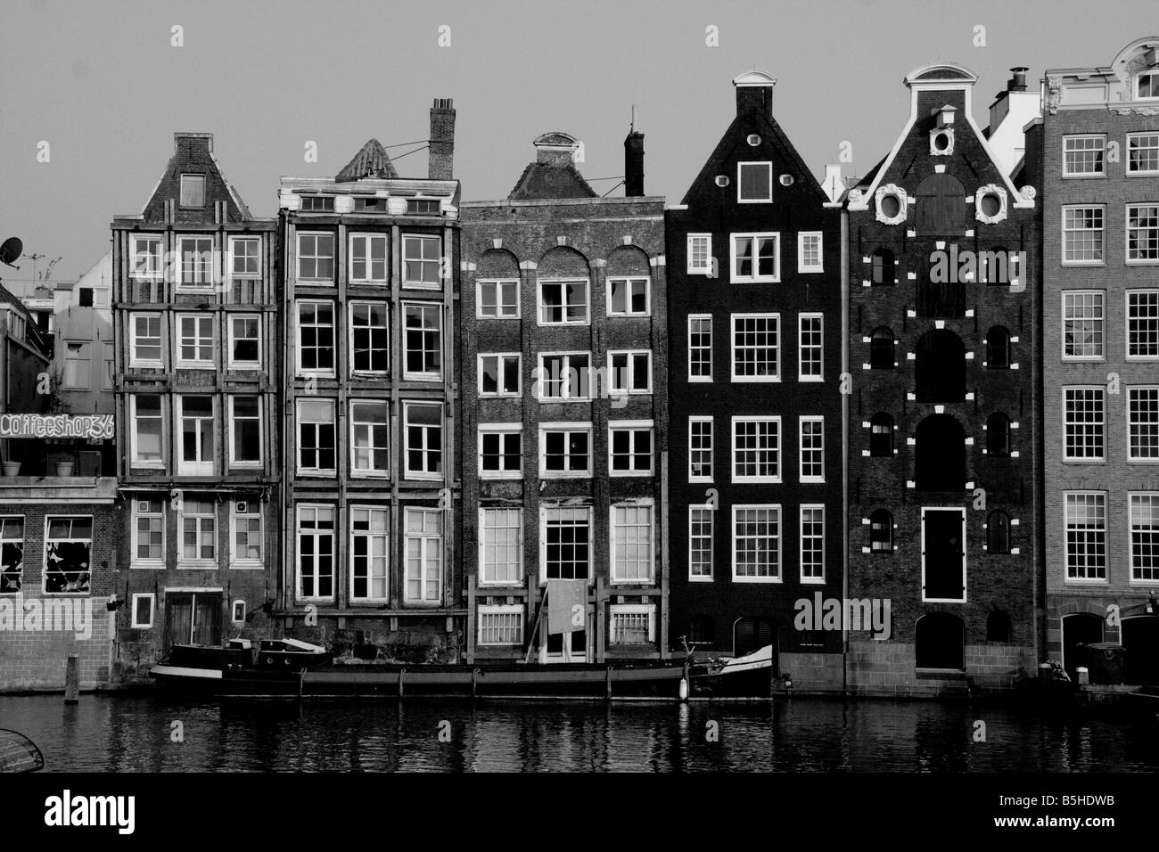 Vecchio canale case, Damrak, Amsterdam Foto Stock