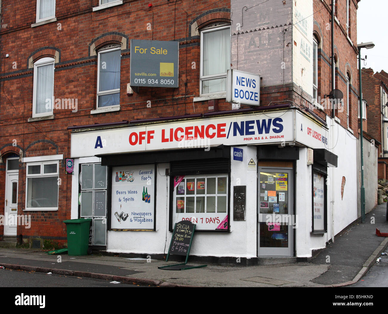 Un angolo shop in St Ann e l'area di Nottingham, Inghilterra, Regno Unito Foto Stock