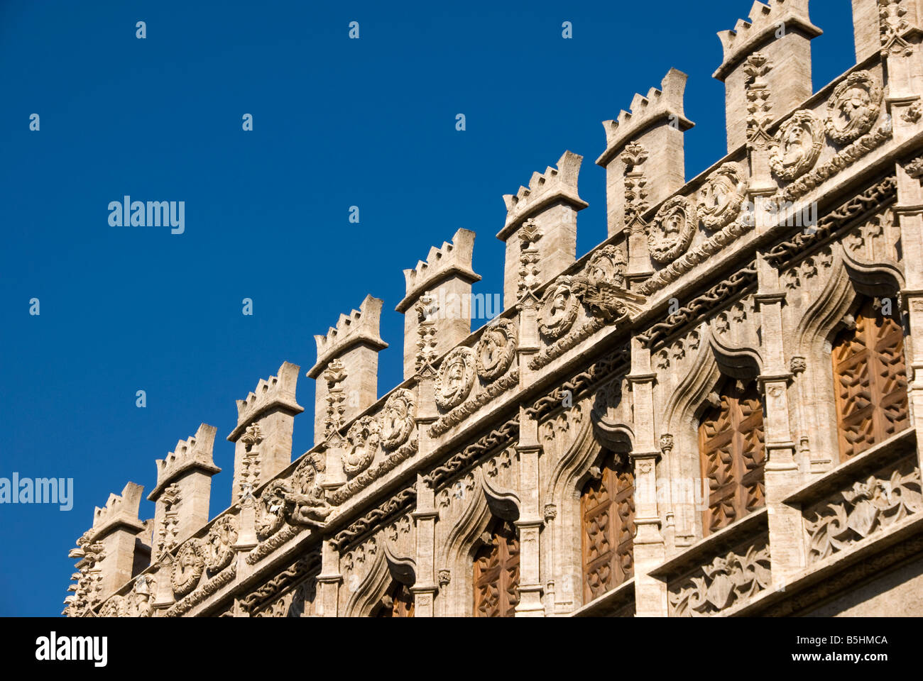 Dettaglio della Lonja de la Seda de formalmente una merce di scambio nel centro storico della città di Valencia Spagna Foto Stock