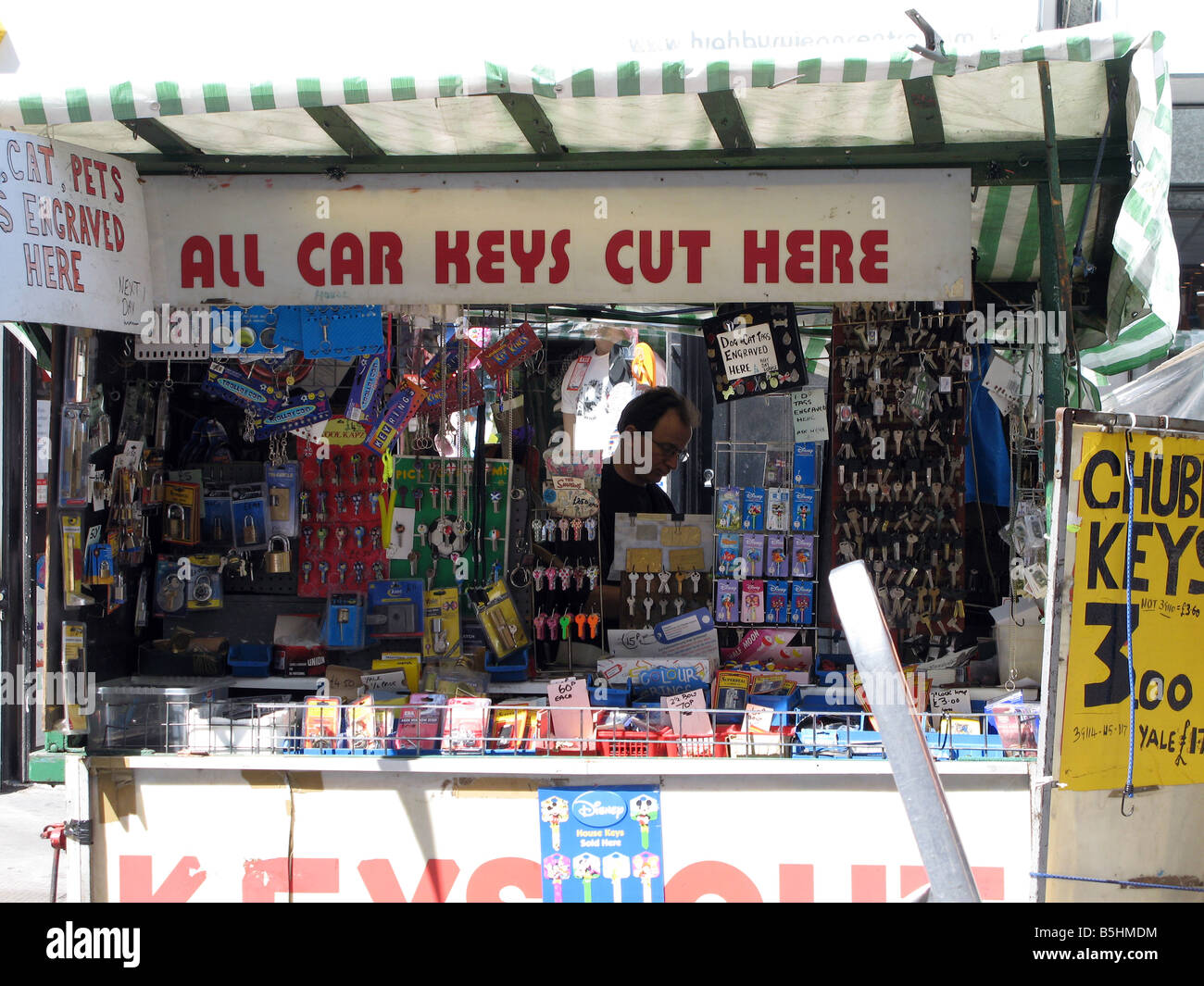 4 Ron l'uomo chiave del mercato chiave Angelo chiave auto chiave di casa il taglio di Islington Londra REGNO UNITO c TW CEE Foto Pietro D O Neill no repro witho Foto Stock