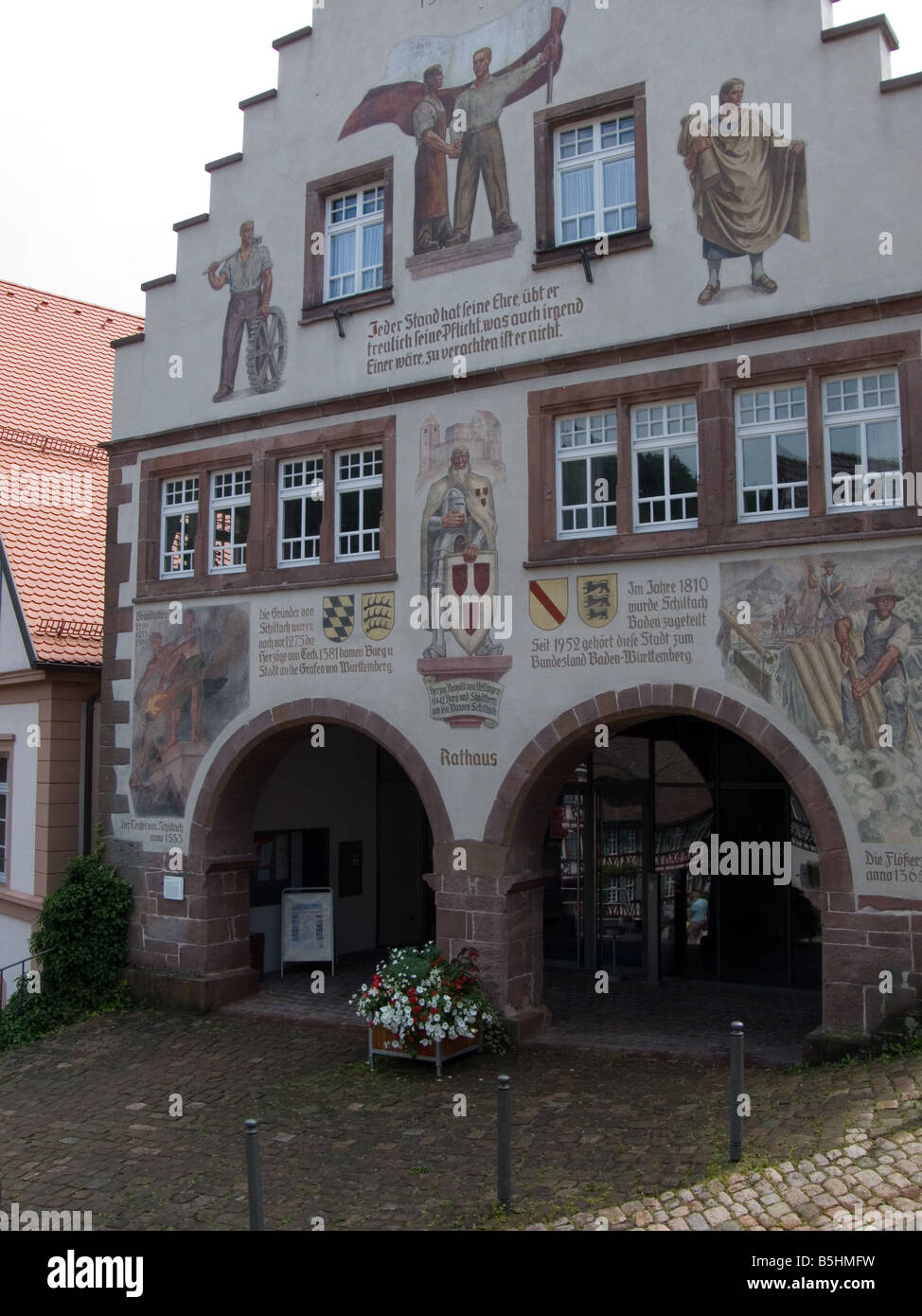 Il palazzo del municipio in Schiltach, una piccola foresta nera città. Foto Stock