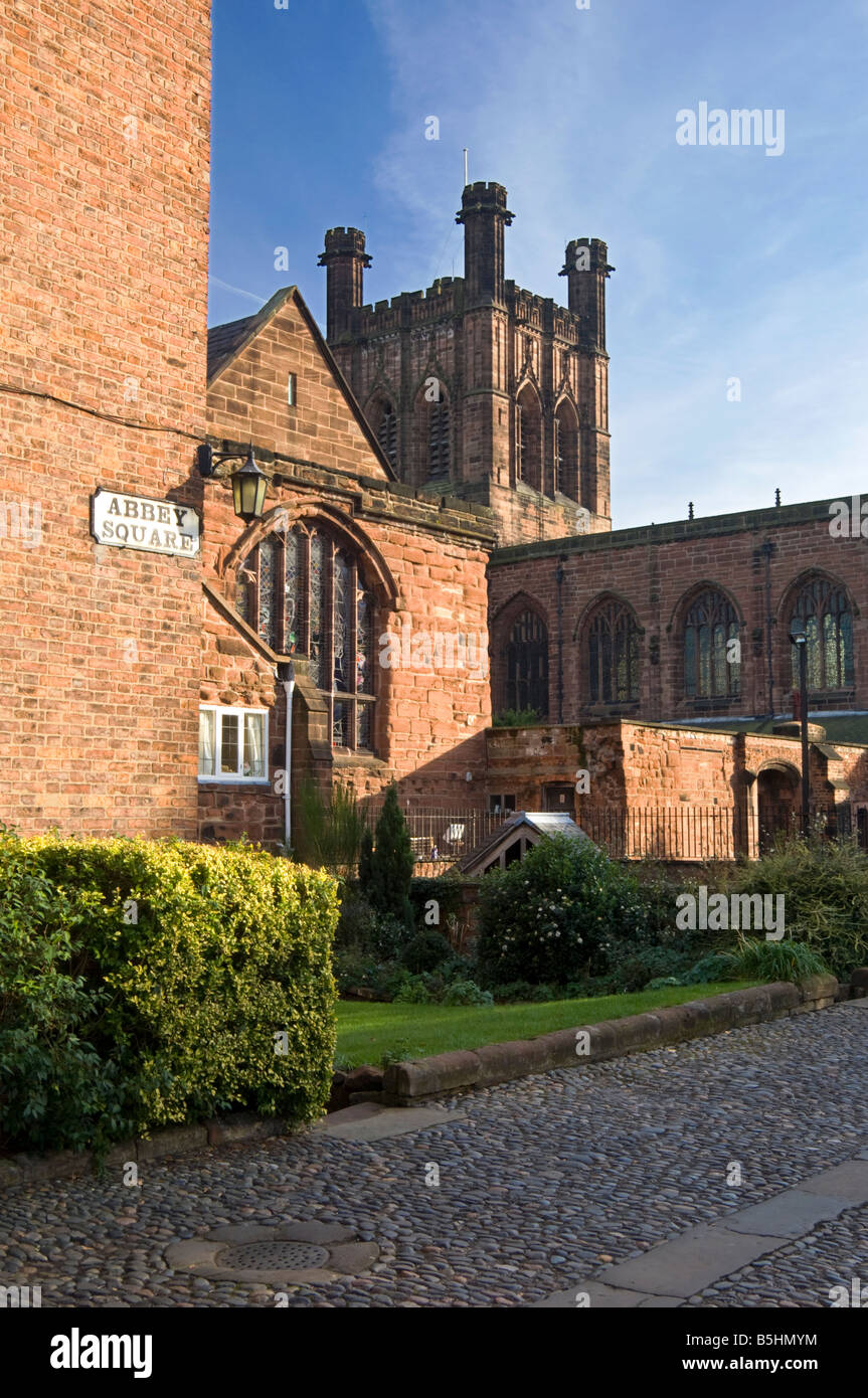 Chester Cathedral da Abbey Square, Chester, Cheshire, Inghilterra, Regno Unito Foto Stock