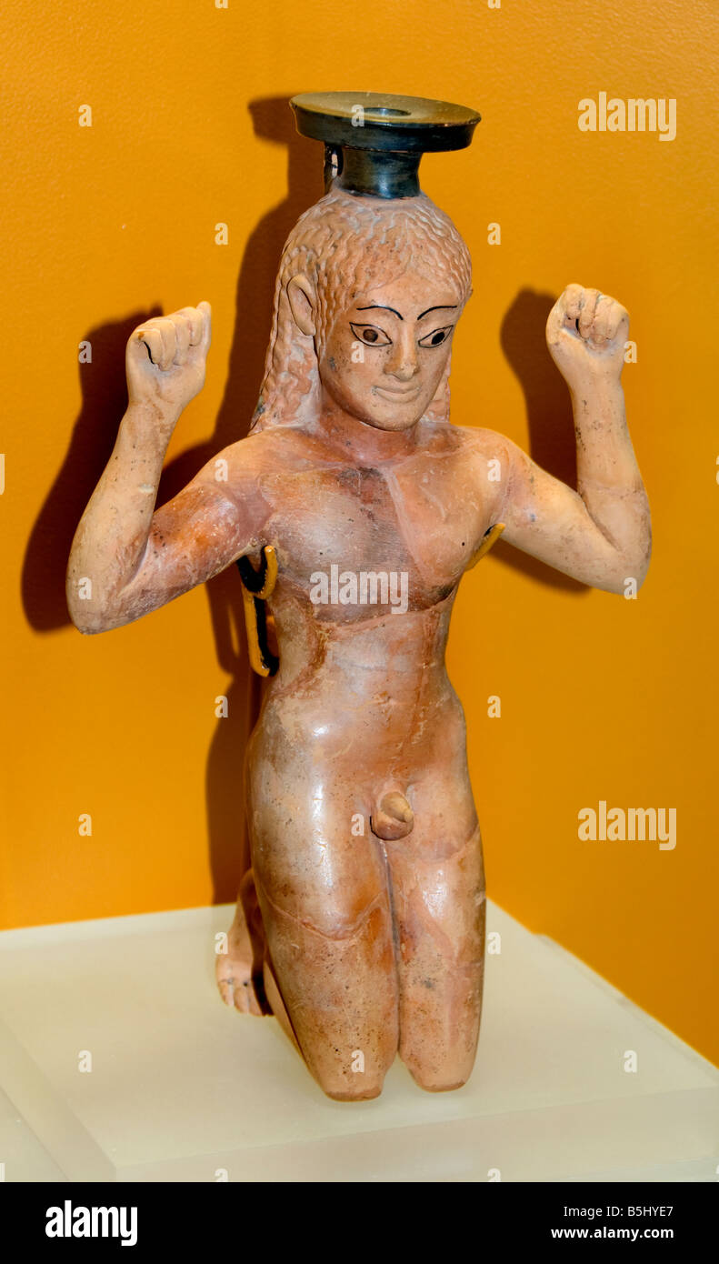 Profumo di donna bottiglia inginocchiato atleta nastro come simbolo della vittoria 540 BC Profumo Grecia greco Museum Foto Stock
