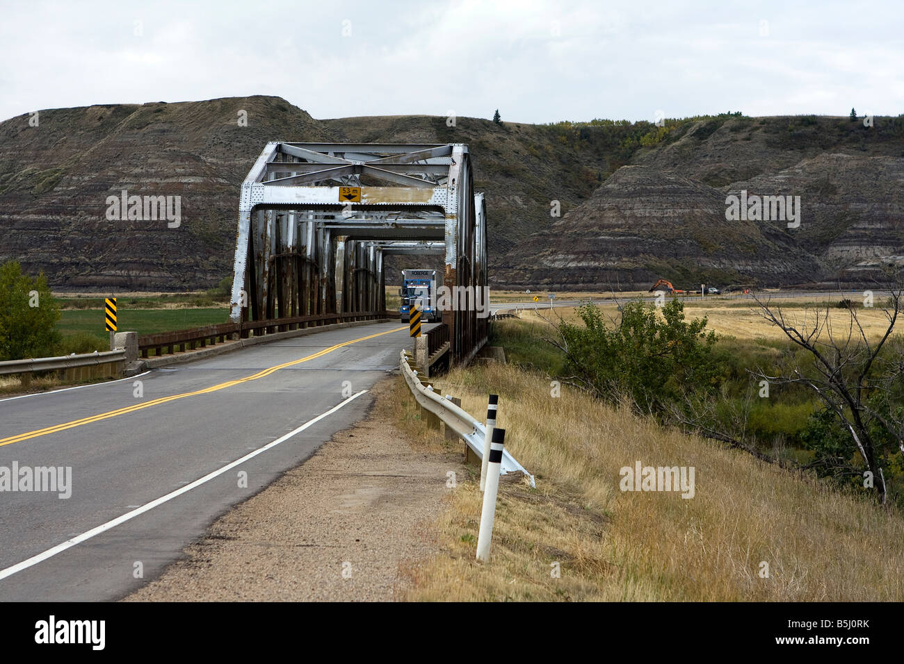 Ponte attraverso il Red Deer River. Foto Stock