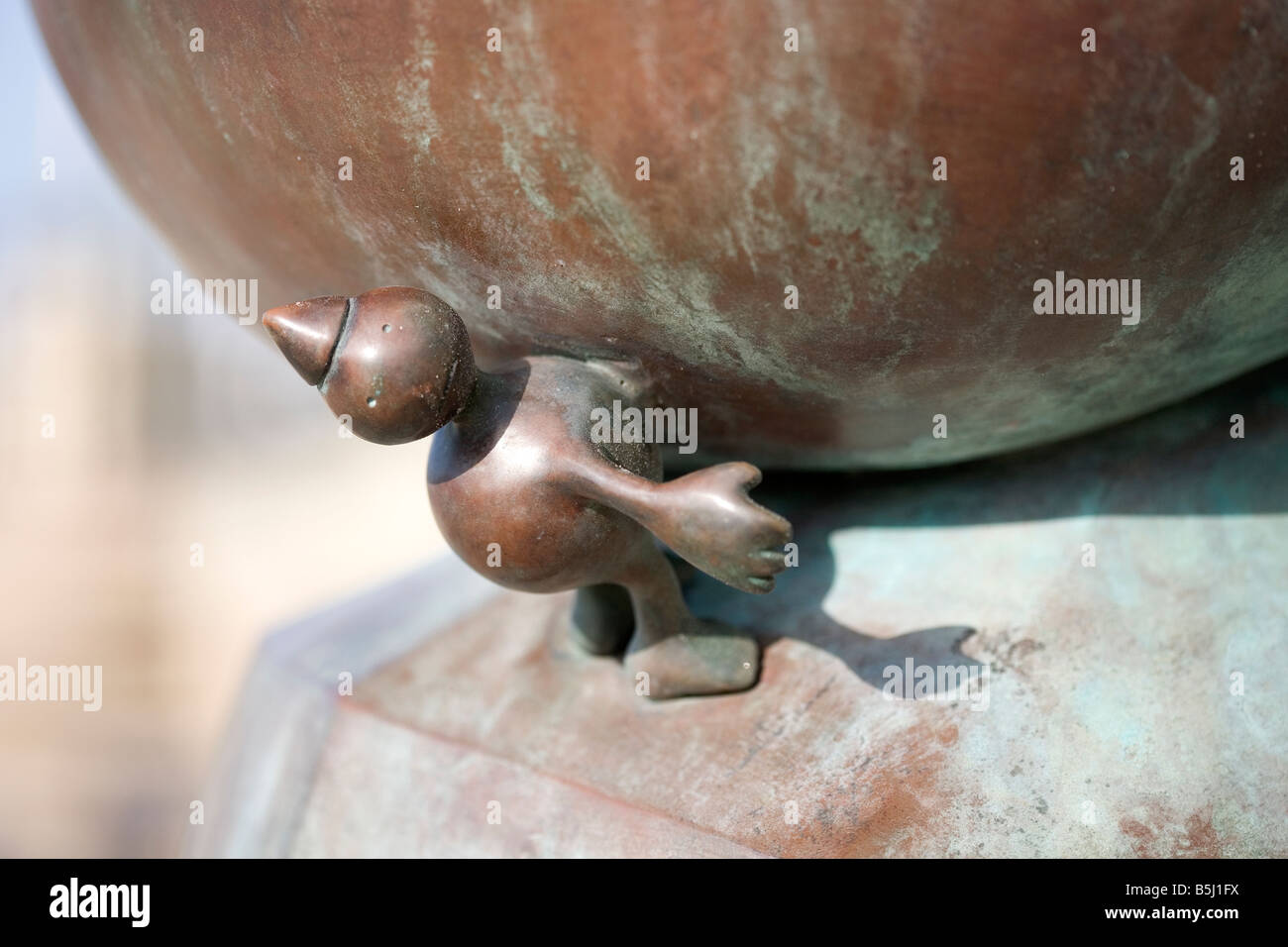 Un Tom Otterness scultura a Scheveningen sculpture park Foto Stock