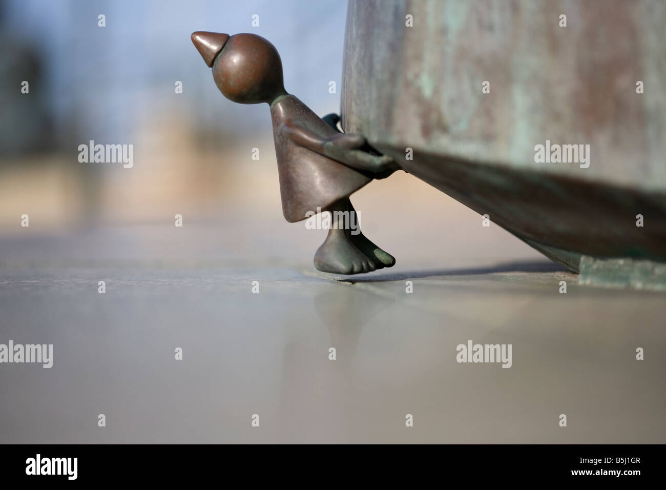 Un Tom Otterness scultura a Scheveningen sculpture park Foto Stock