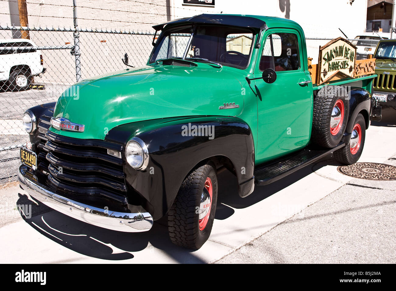 Vecchio verde e nero Chevrolet pick up truck Foto Stock