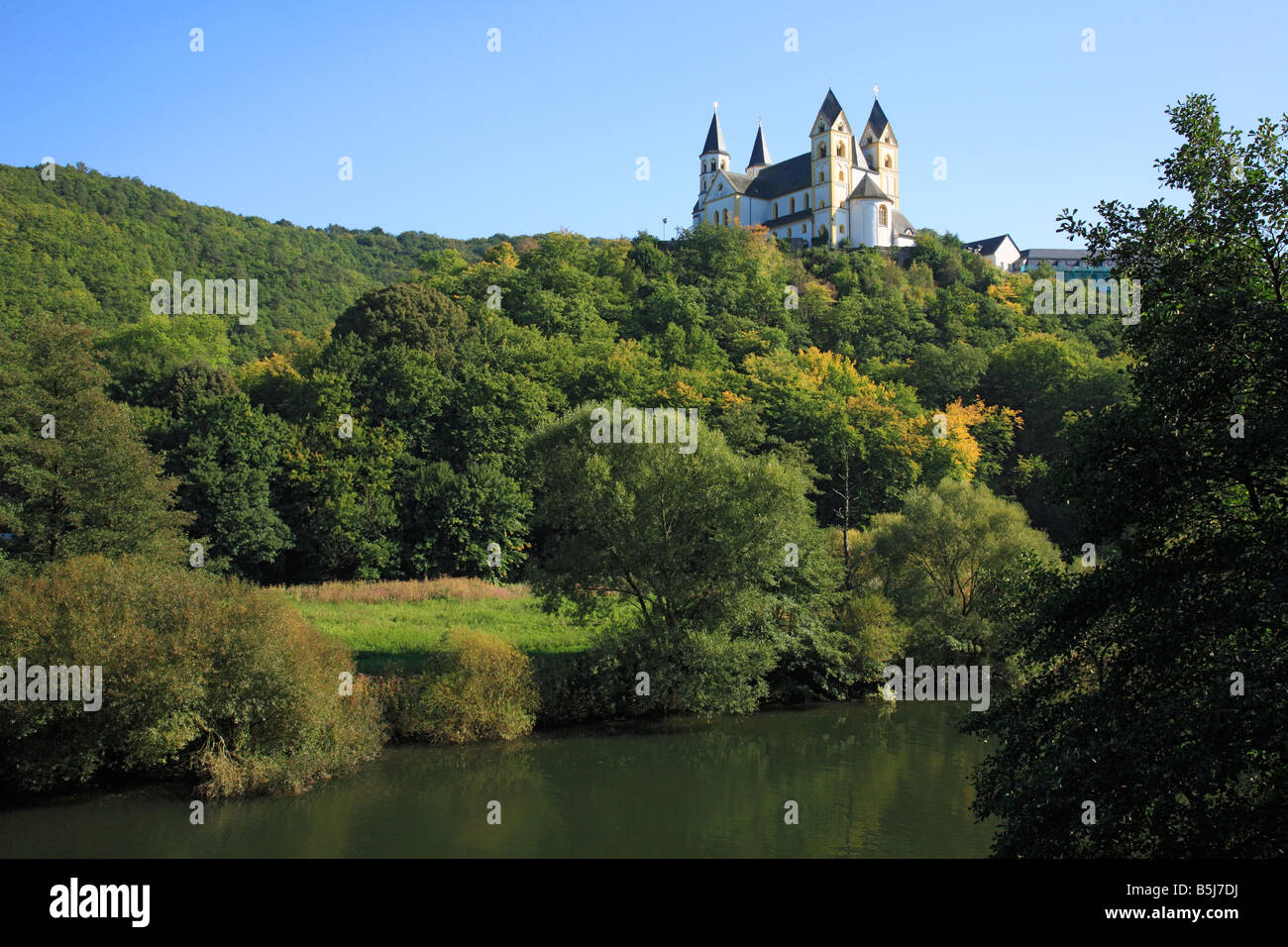 Arnstein Praemonstratenserkloster auf einer Bergkuppe ueber dem, Lahntal Obernhof, Naturpark Nassau, Westerwald, Renania-Palatinato Foto Stock