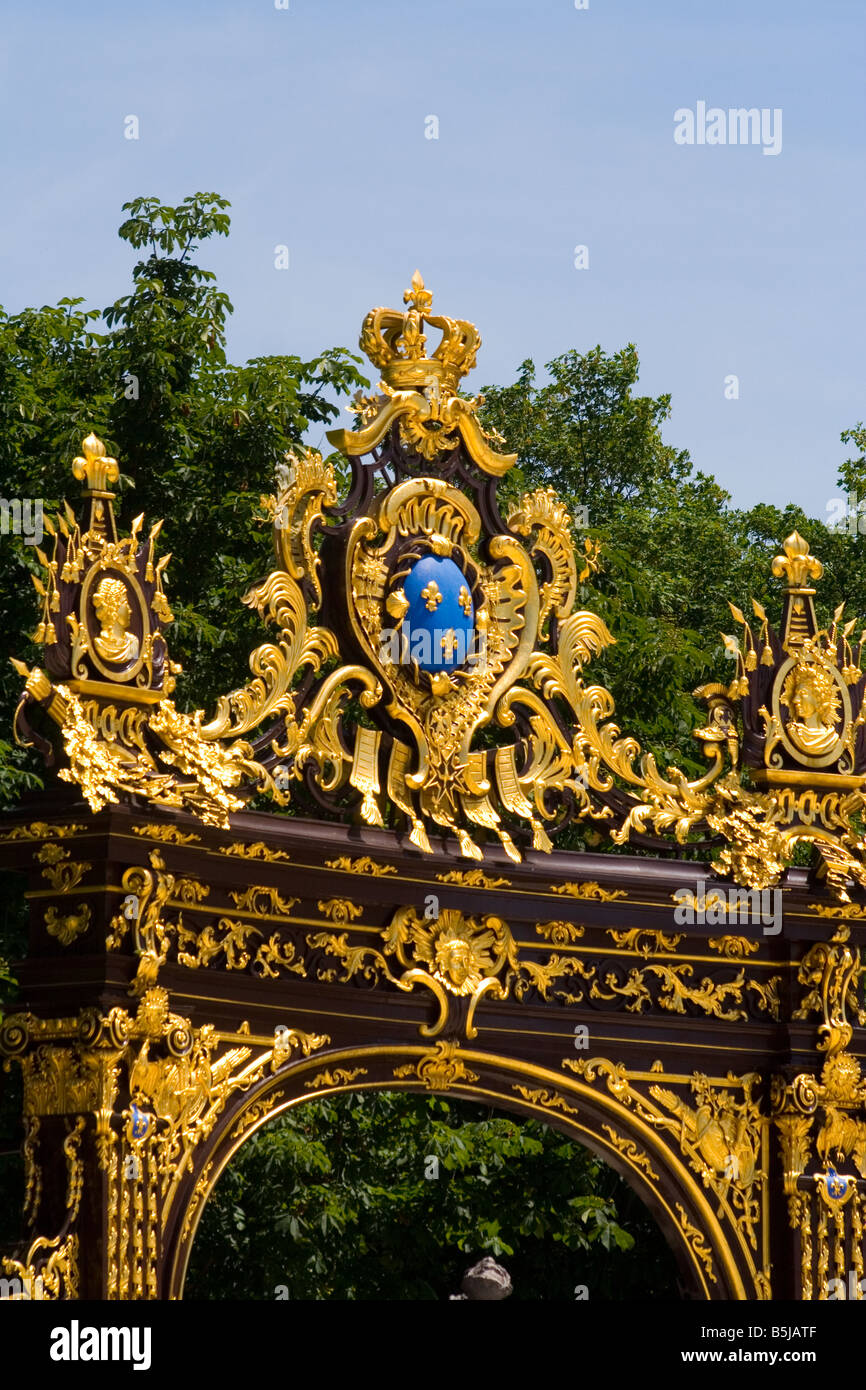 Golden Gates dalla Fontana di Anfitrite a Nancy Foto Stock