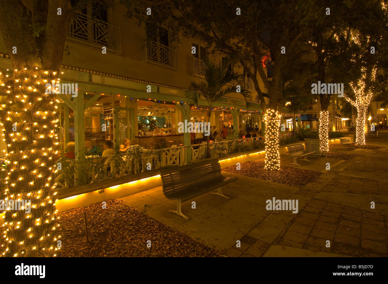Stati Uniti d'America Florida Naples Quinta Avenue ristorante di notte Foto Stock