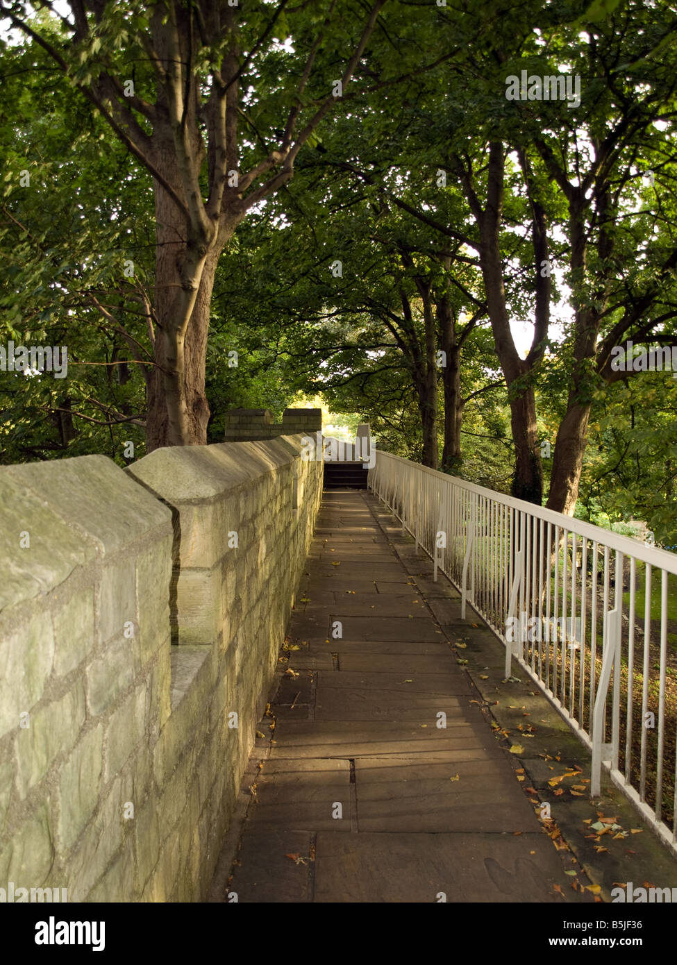 York mura romane a piedi Foto Stock