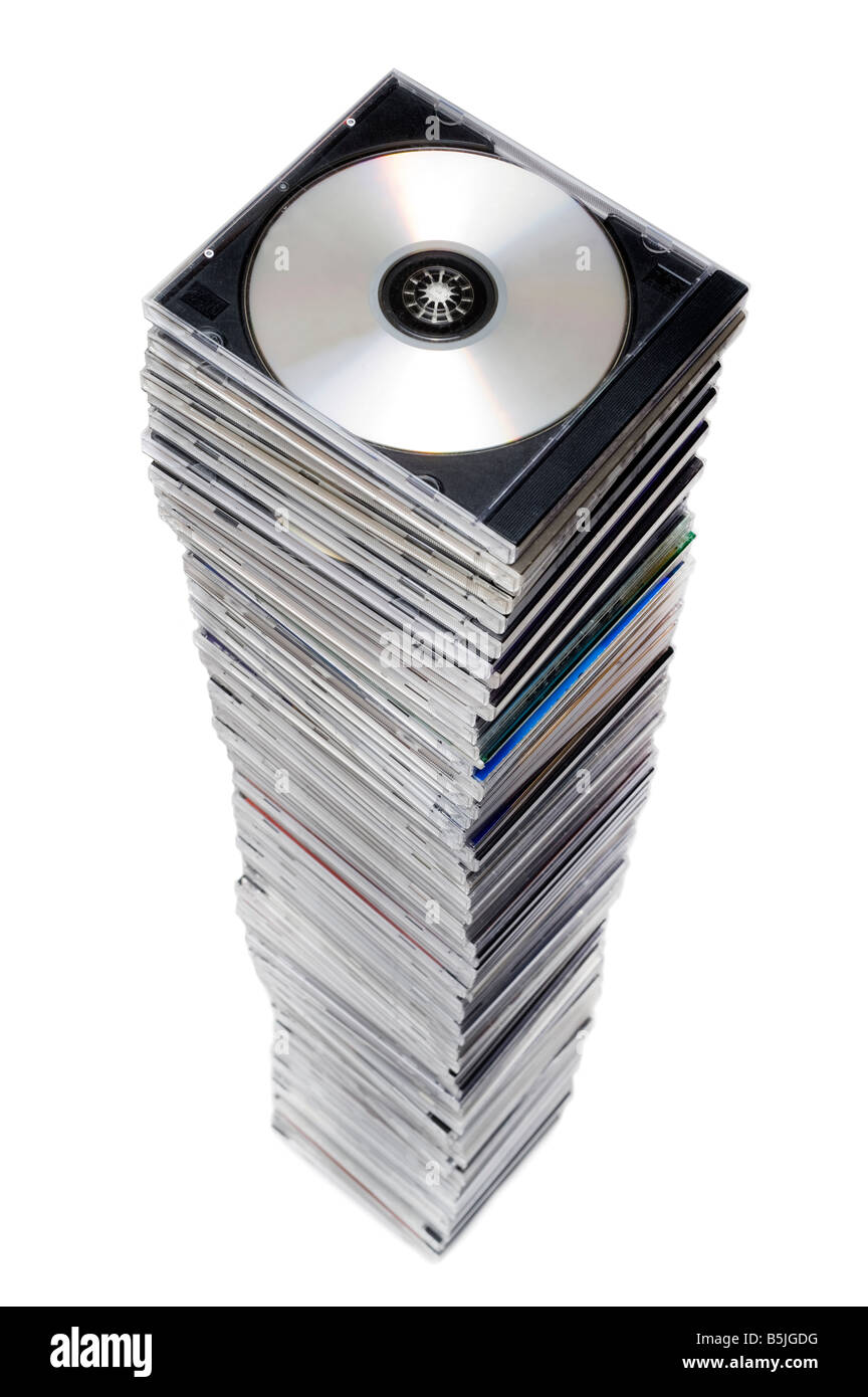 Alta pila di CD in casi Foto Stock
