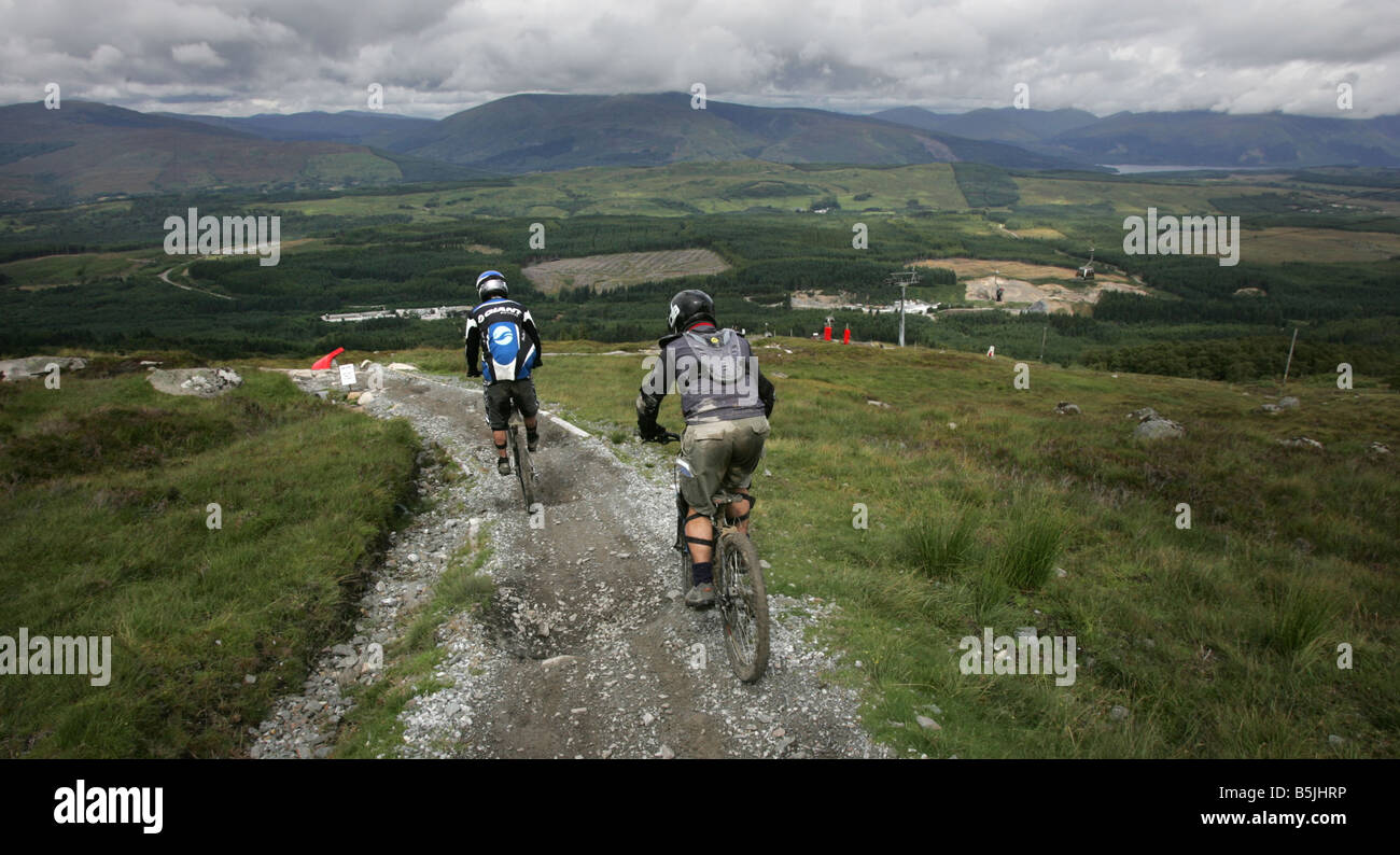 Campione di Scozia Stu Thomson al downhill corso di mountain bike presso la gamma Nevis vicino a Fort William Foto Stock