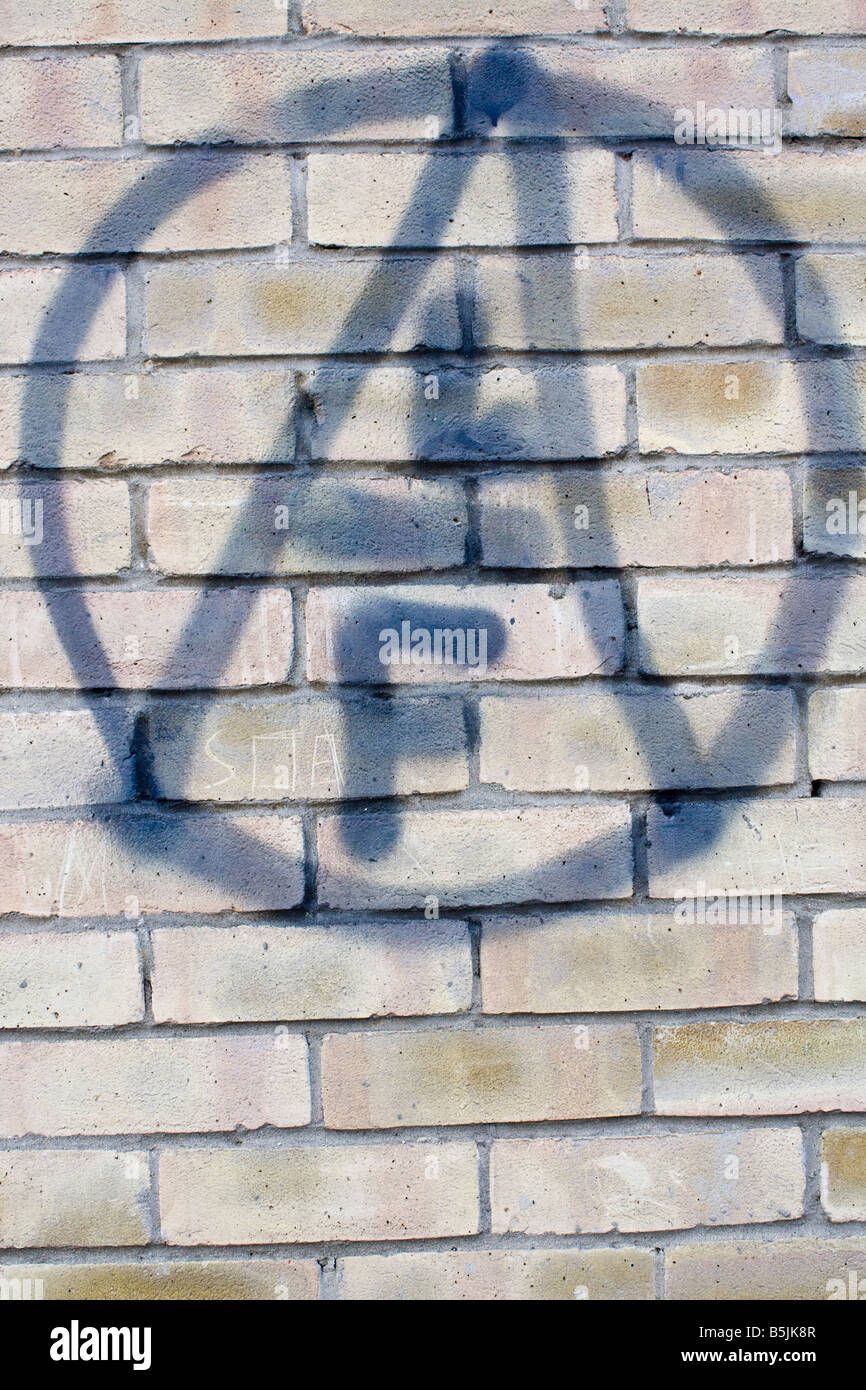 Logo dell'Animal Liberation Front spruzzato sulla parete di un edificio a Cambridge nel Regno Unito Foto Stock