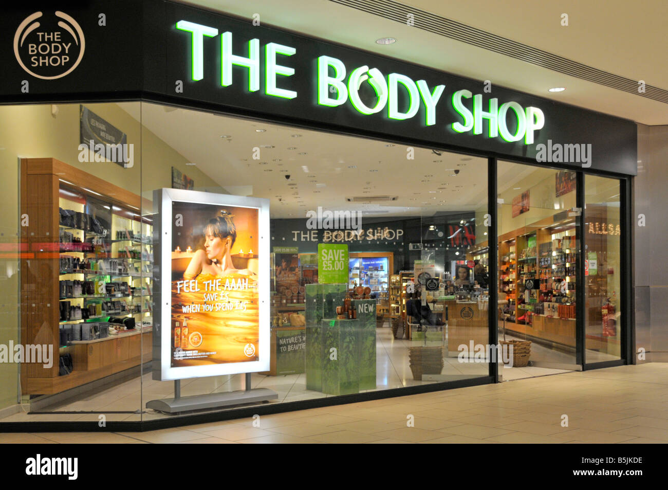 Body Shop ingresso del negozio di Lakeside West Thurrock shopping mall solo dopo l'orario di apertura Foto Stock