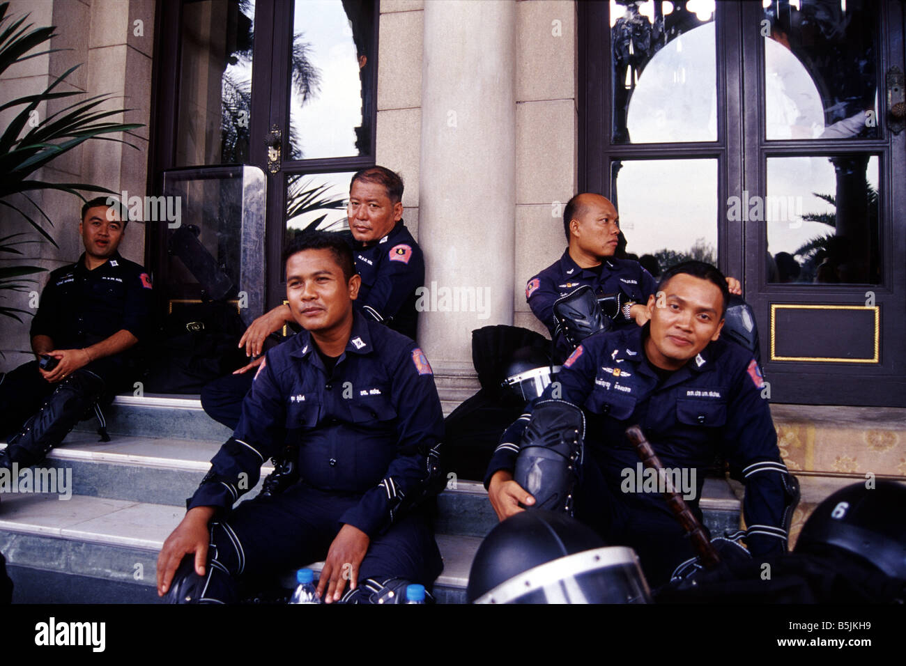 Polizia tailandese guardia al governo House Foto Stock