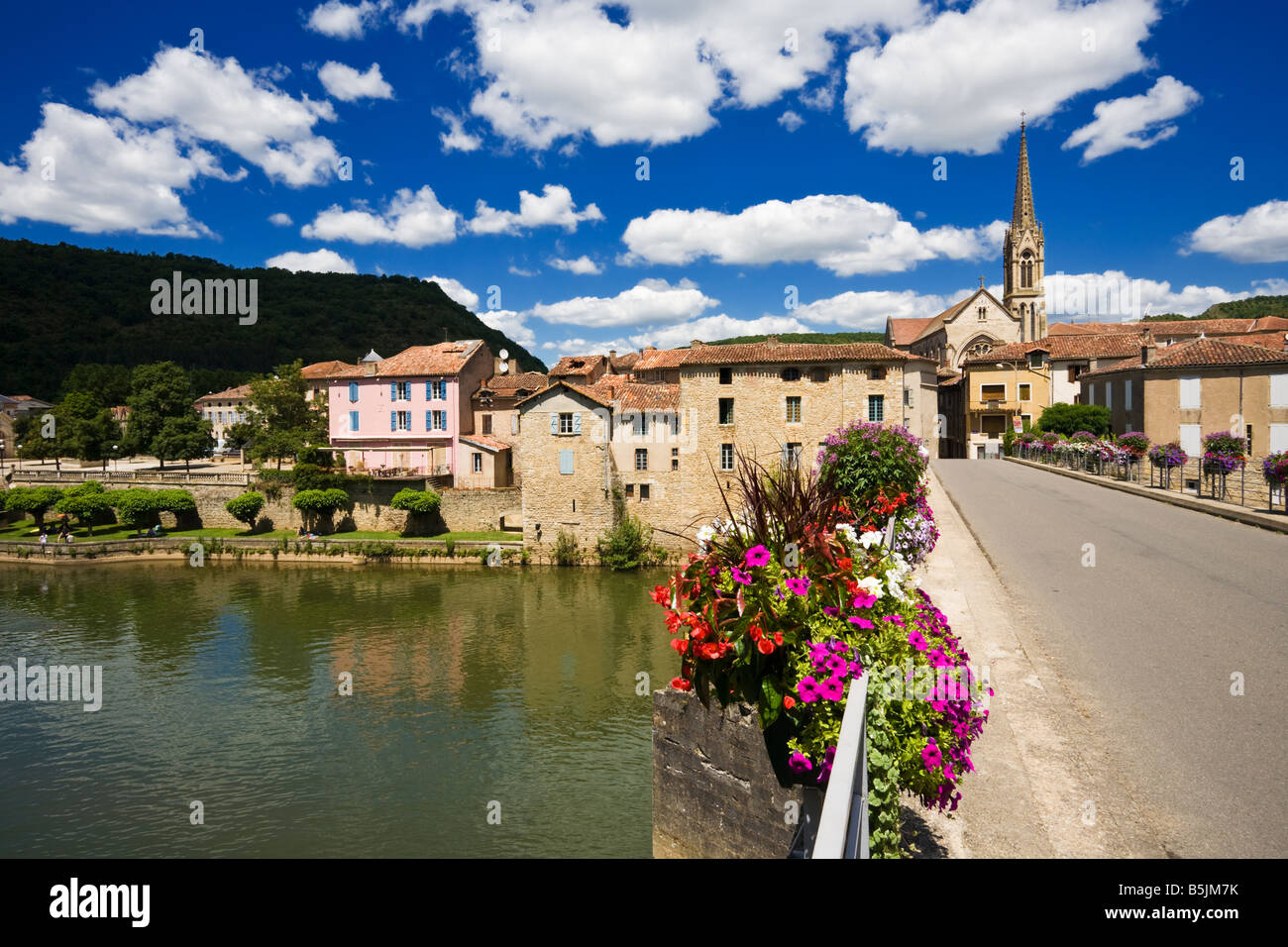La città francese di San Antonin Noble Val, Tarn et Garonne, Francia, Europa Foto Stock