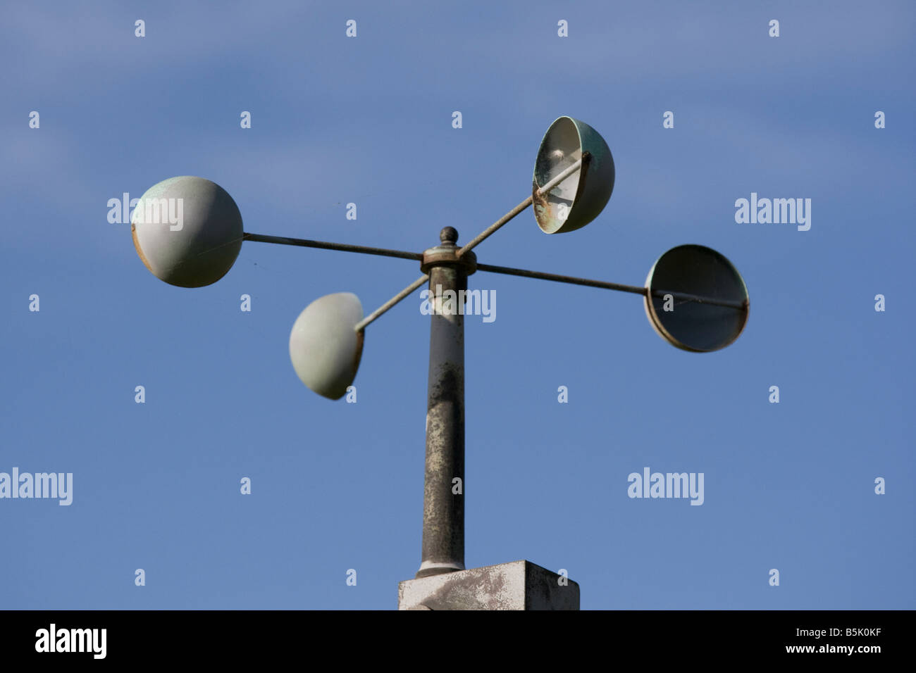 Anemometro a coppette sulla stazione meteo a Westonbirt REGNO UNITO Foto Stock