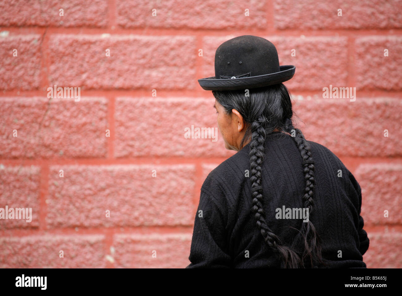Donna in abito tradizionale a La Paz, in Bolivia Foto Stock