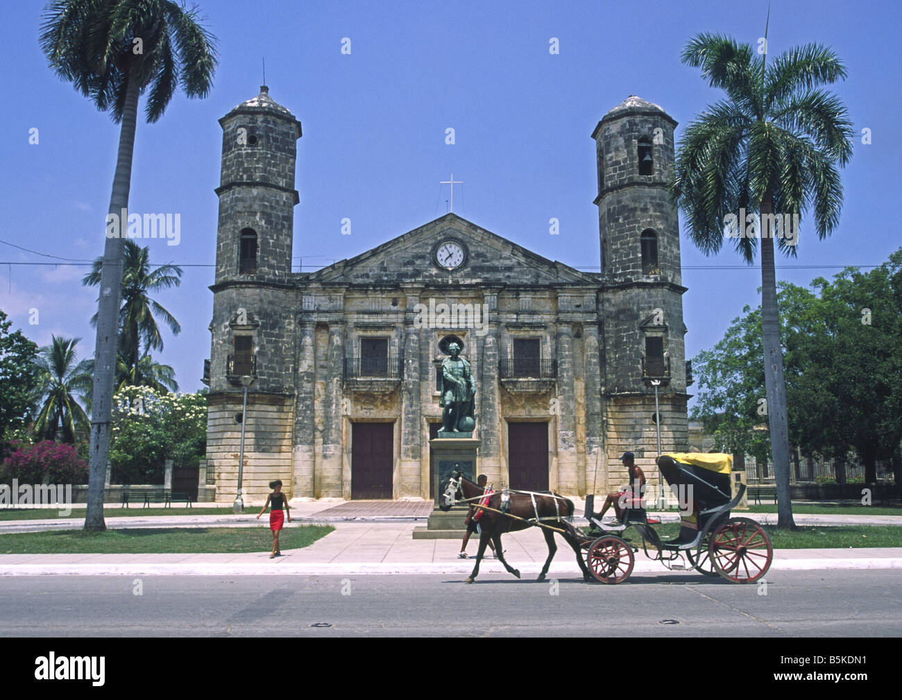 Catedral de la cardenas e statua di cristobal columbus, cardenas ,cuba Foto Stock