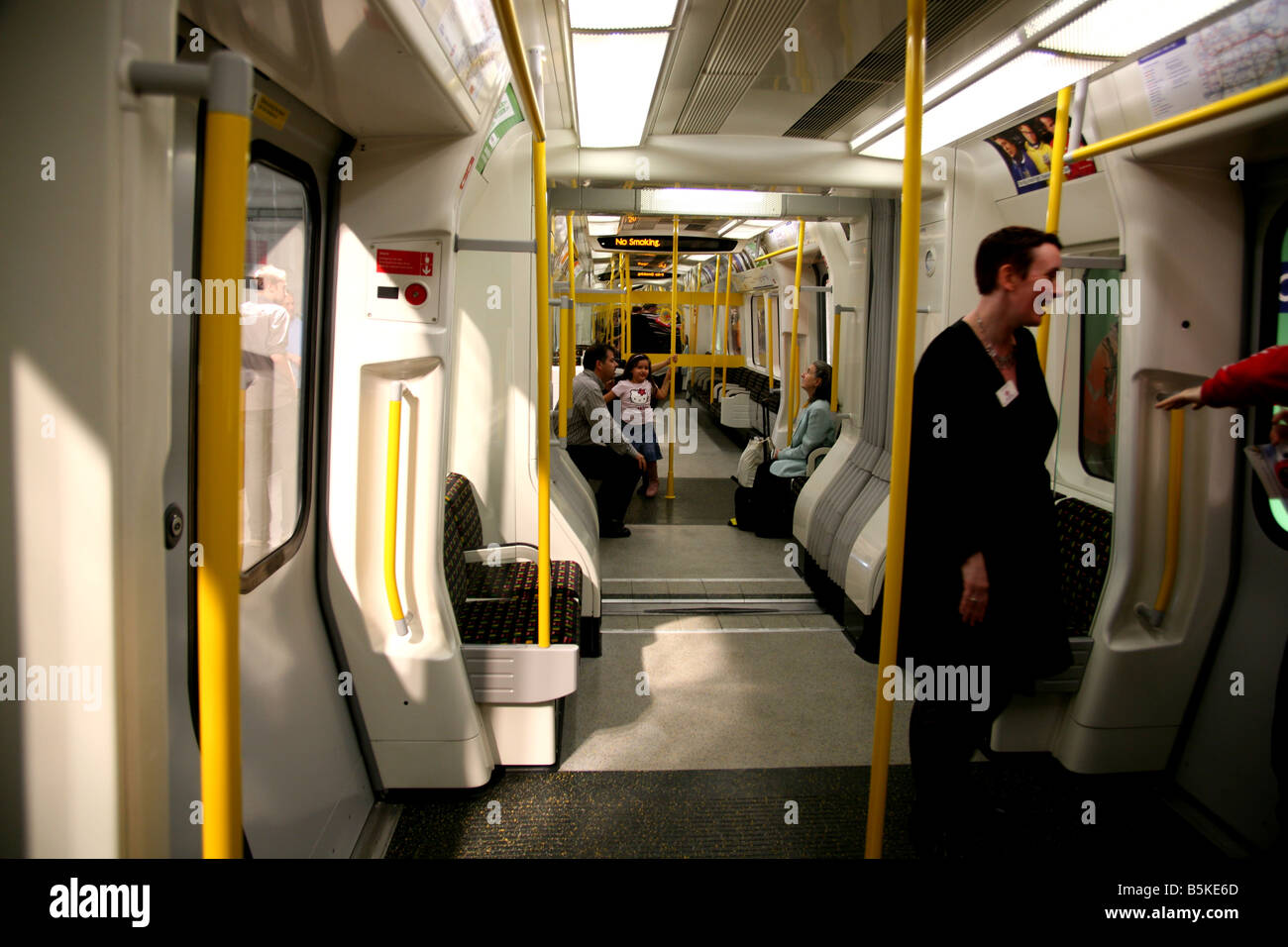 Nuovo tubo carrozze con aria condizionata per essere introdotto a Londra dal 2010 Foto Stock