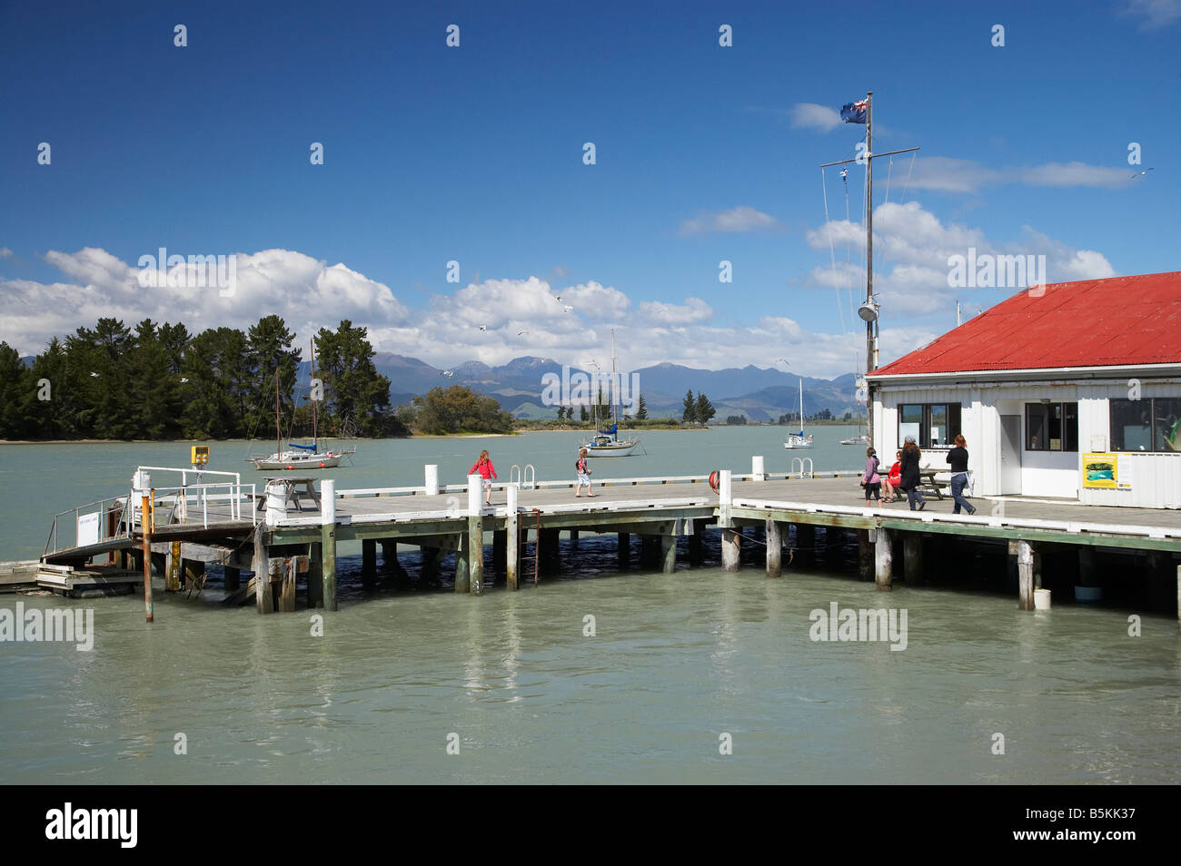 Mapua Wharf ingresso di Waimea Bay Tasman Nelson regione Isola del Sud della Nuova Zelanda Foto Stock